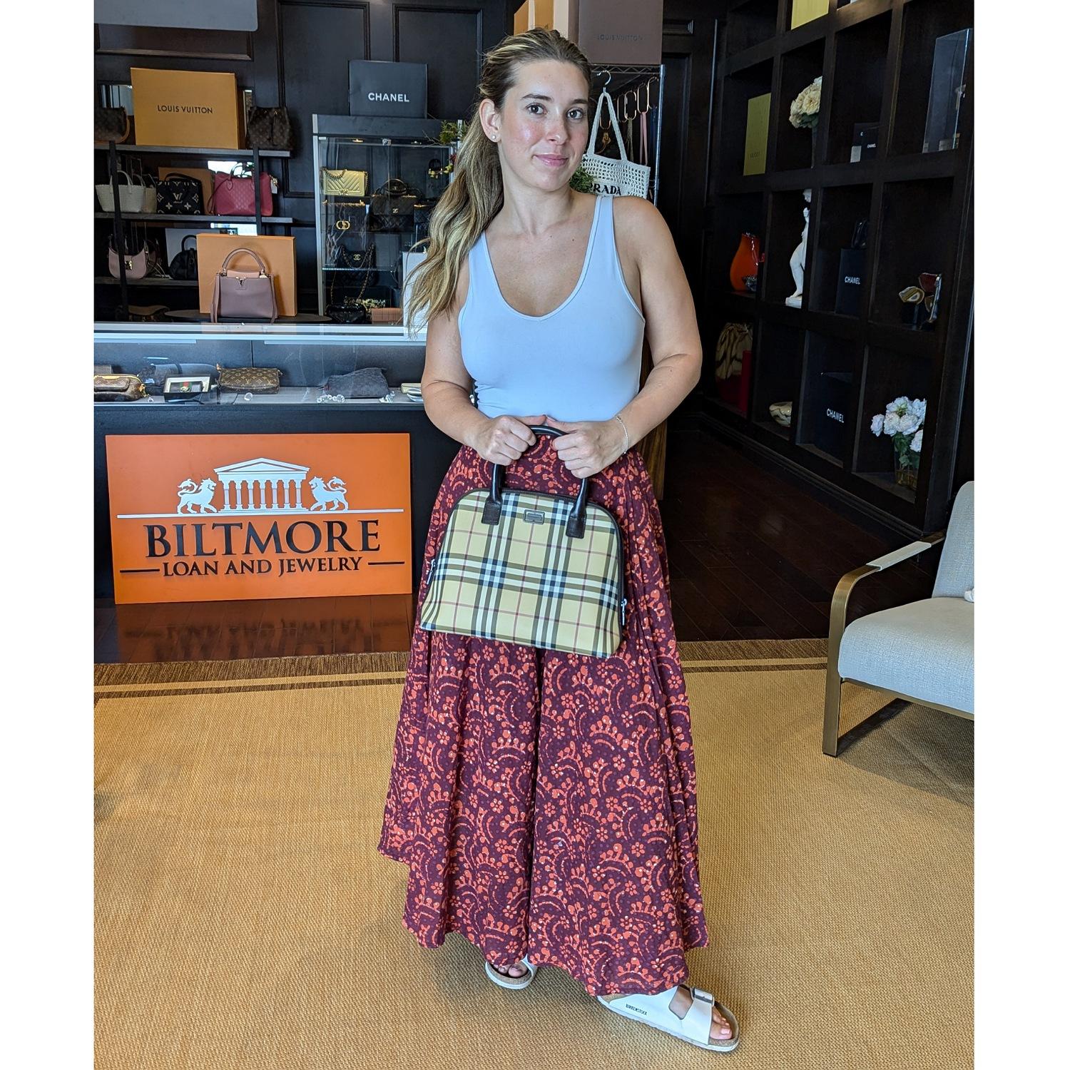 Rare top handle bag in Burberry’s iconic check pattern. This beauty features a zipper all over its length and has brown leather handles. The interior is a brown jacquard nylon imprinted with the Burberry logo and consists of one main compartment and