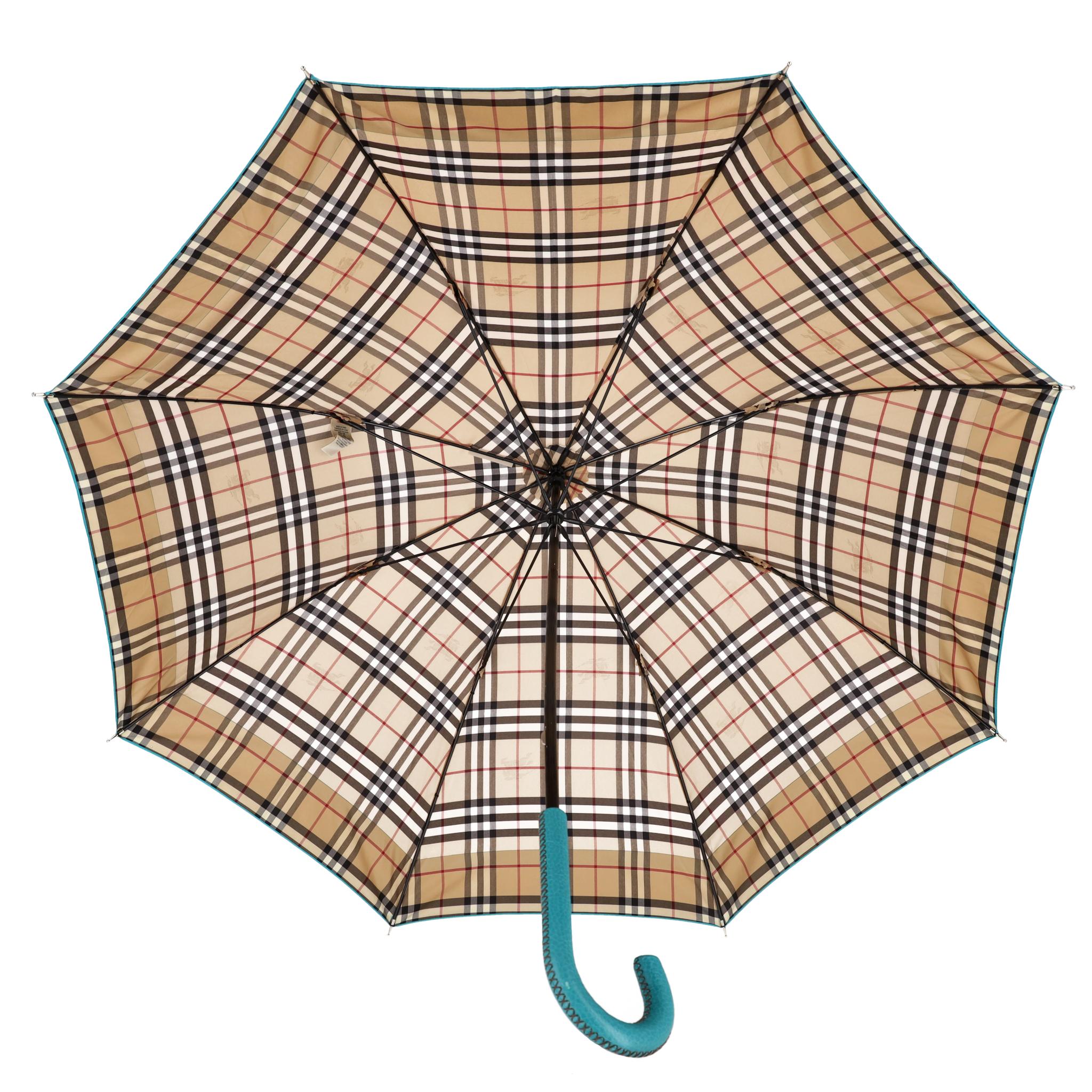 Burberry Vintage Check Umbrella With A Matching Cover In Good Condition For Sale In London, GB