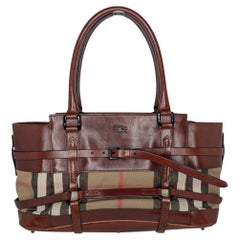 Burberry, borsa in pelle vintage a briglia sciolta in tela di canapa