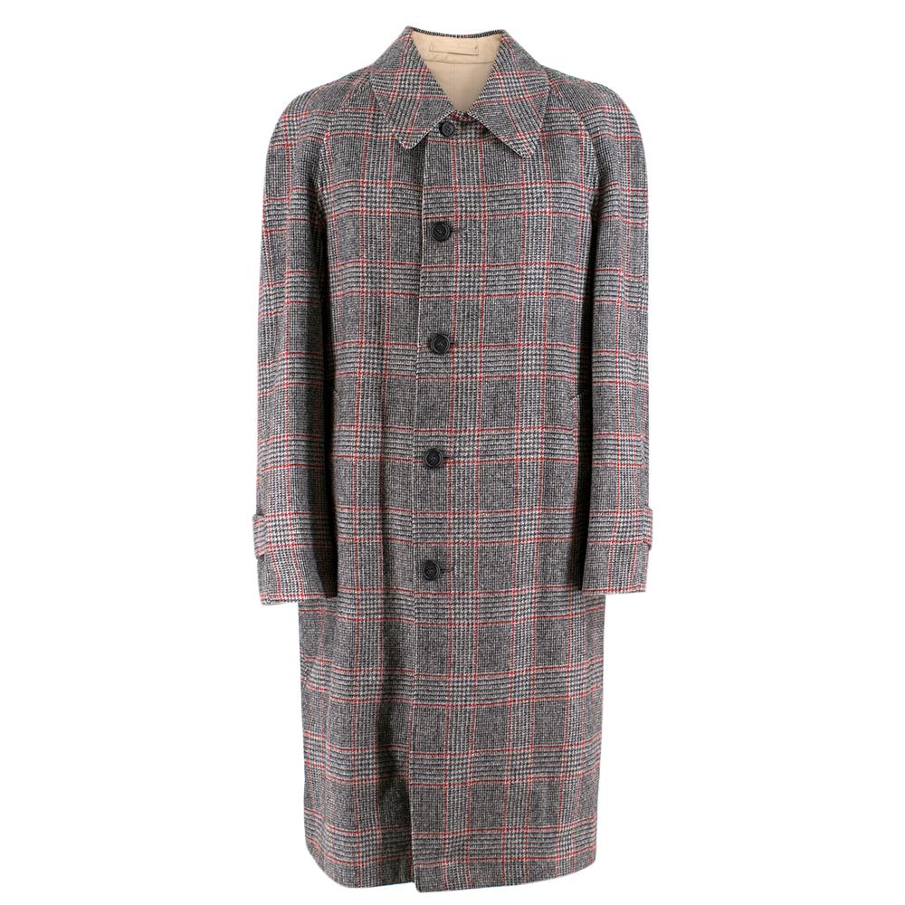 Burberry Vintage Reversible Men's Mac

- Well Designed Reversible Coat with a Gobi Beige colour and a carefully woven checkered design with red lines. 
- Medium weight coat with long sleeves, and eight buttons (four on each side) 
- Centre-front