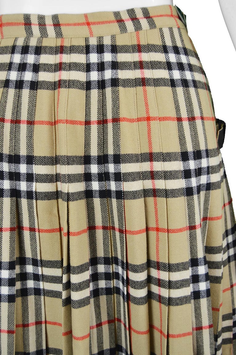 Burberry Nova Plaid Pleated Buckled Skirt (Medium) — sororité.