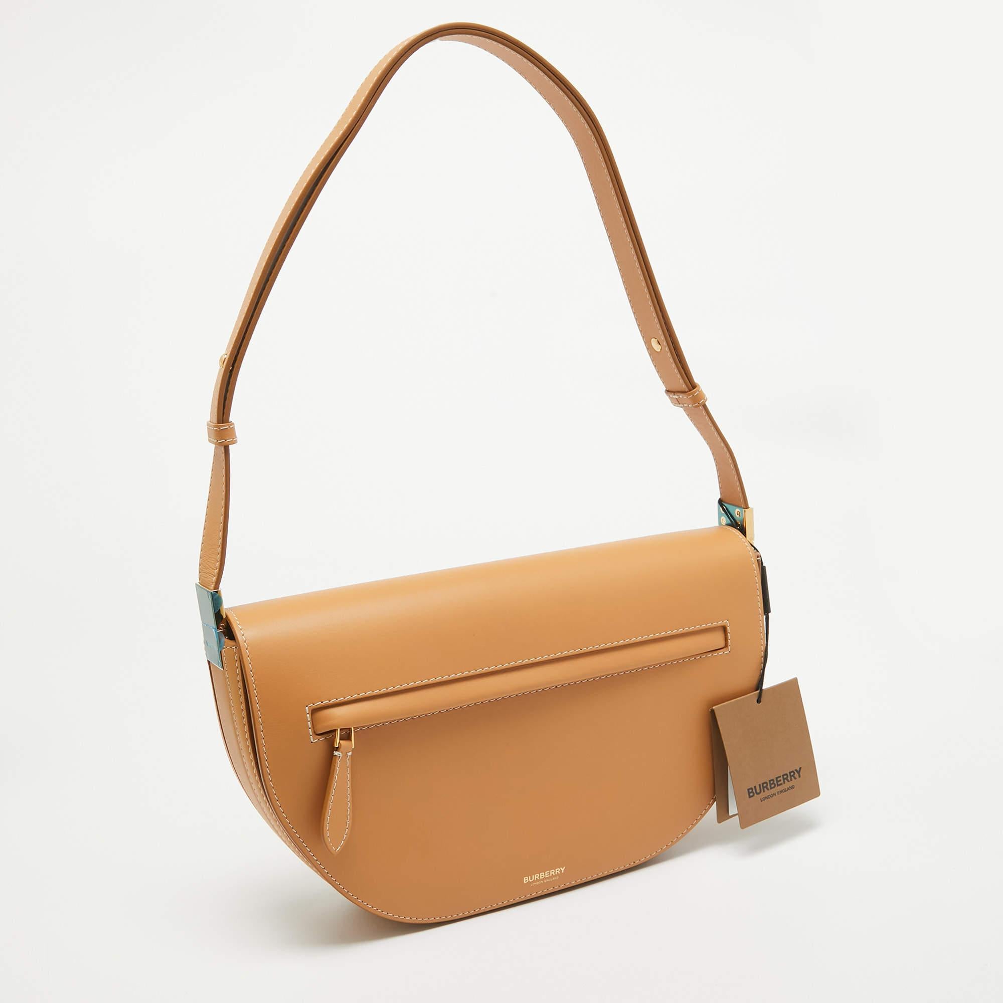 Marron Burberry - Sac à bandoulière Olympia en cuir de sable chaud, taille moyenne en vente