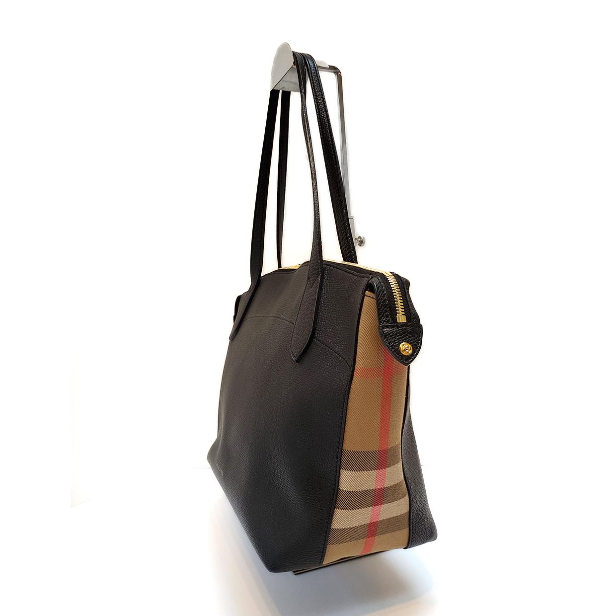 Brand - Burberry
Collection - Welburn
Estimated Retail - $1,295.00
Style - Tote
Material - Canvas
Color - Black
Pattern - House Check
Closure - Zip
Hardware Material - Goldtone
Size - Large
Feature - Inner Pockets
Product Line - Burberry Welburn
Bag