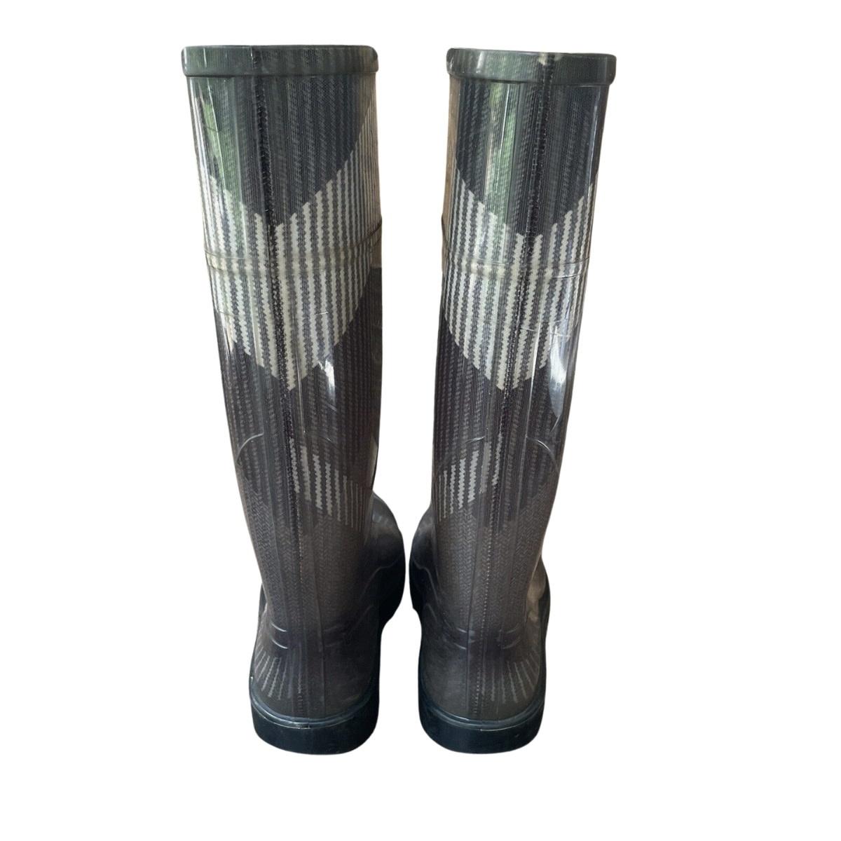 Burberry Wellington Large Check Rubber Rain Boots (EU 38) Grey For Sale 2