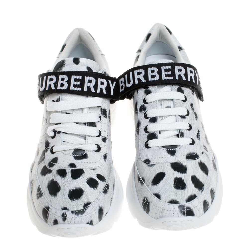Striking and perfect for casual outings, these Ronnie sneakers hail from the house of Burberry. They have been crafted from quality leather and come in lovely black & white hues. They have a cheetah print, lace-ups. logo velcro bands, black-tone