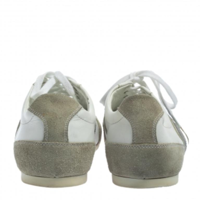 Burberry White/Grey Leather and Suede Lace Up Sneakers Size 42 In Fair Condition For Sale In Dubai, Al Qouz 2