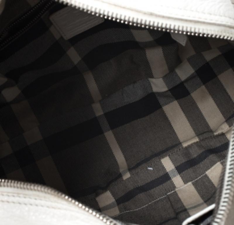 Gris Burberry - Cartable Ashbury en cuir blanc en vente