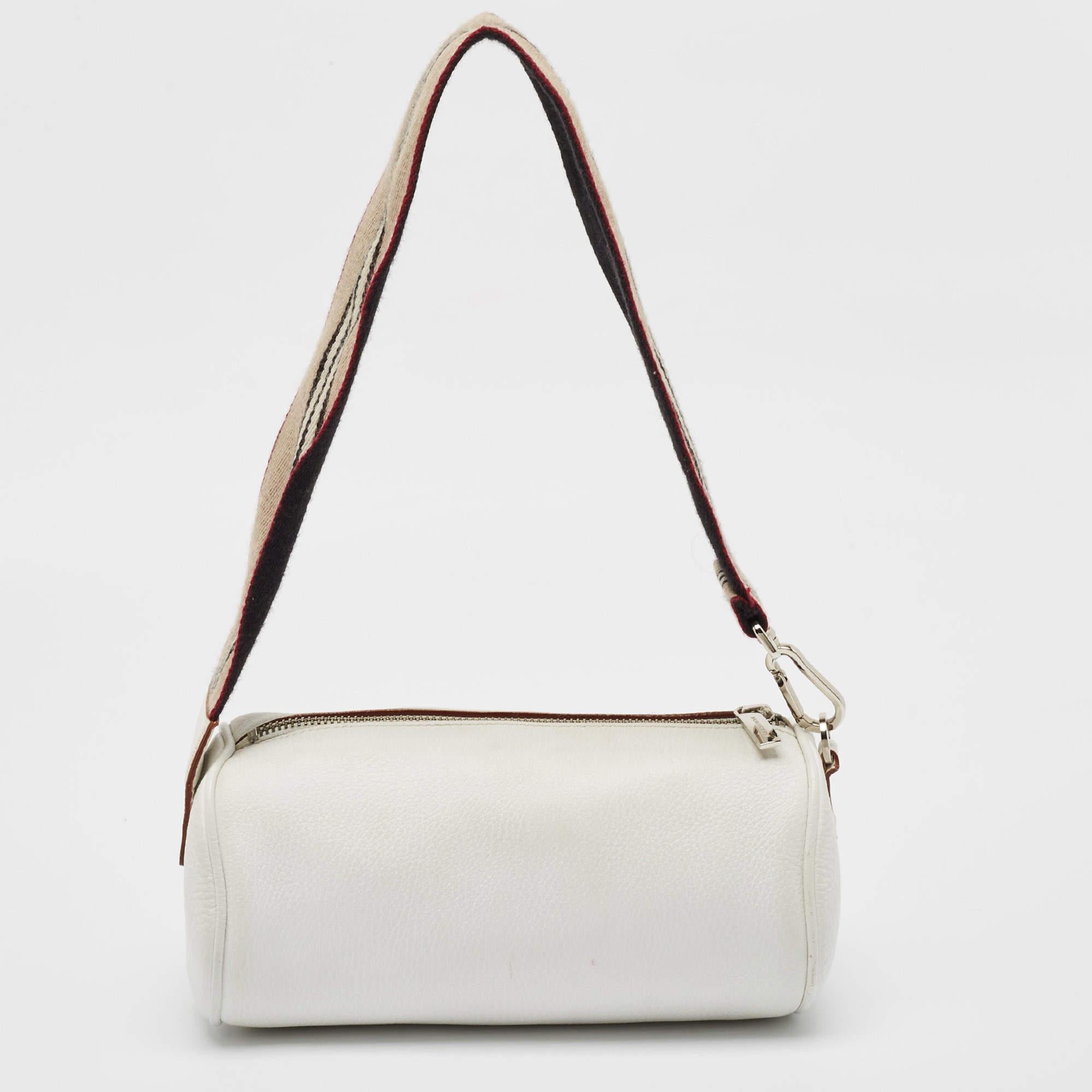 Borsa a tracolla a cilindro in pelle bianca di Burberry In condizioni buone in vendita a Dubai, Al Qouz 2