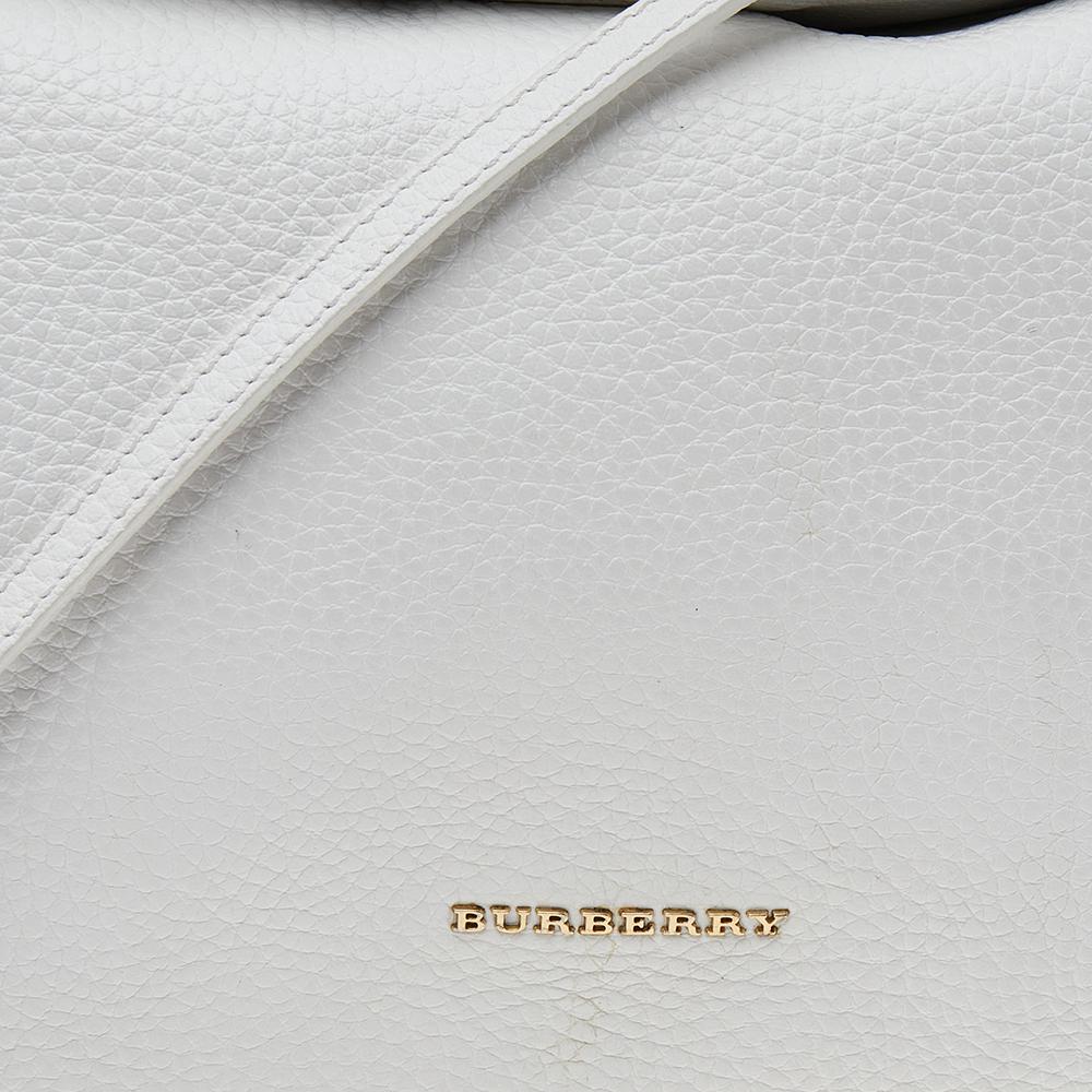 Burberry White Leather Shoulder Bag In Good Condition In Dubai, Al Qouz 2