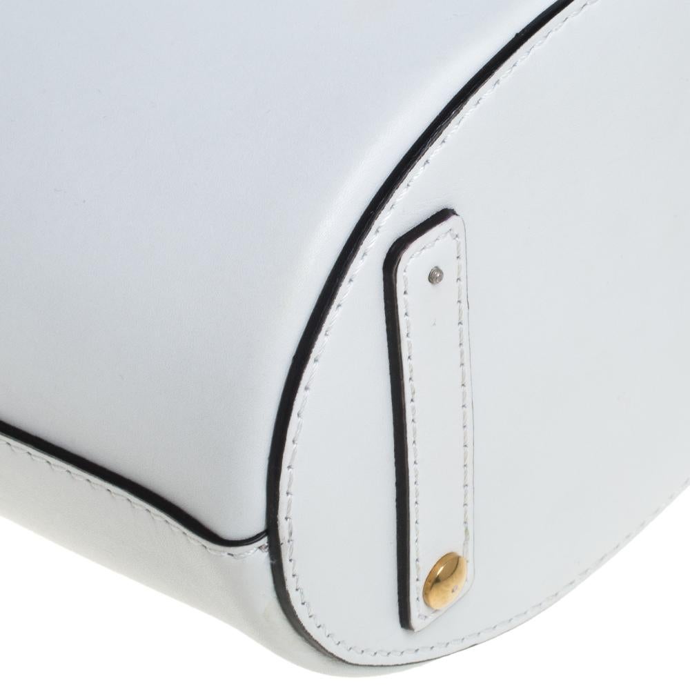 Burberry White Leather Small Bucket Bag In New Condition In Dubai, Al Qouz 2