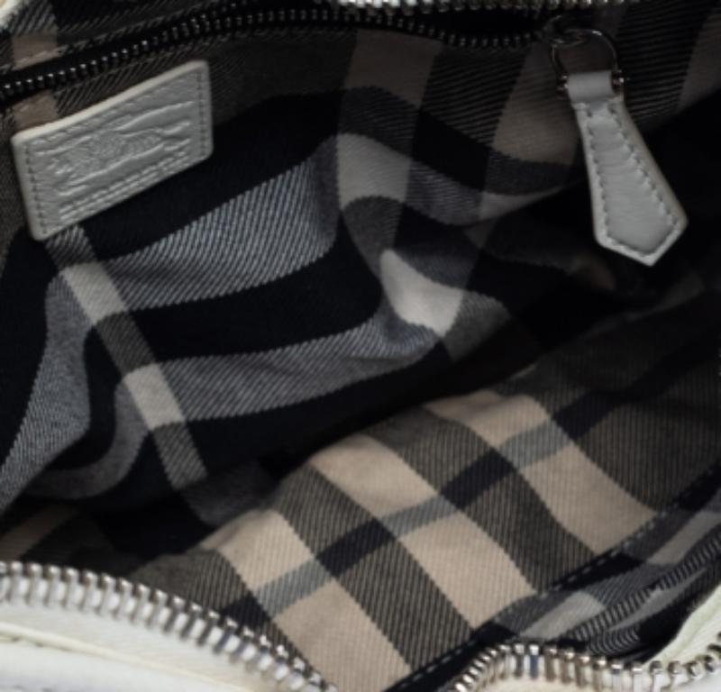 Burberry White Leather Small Malika Hobo In Fair Condition For Sale In Dubai, Al Qouz 2