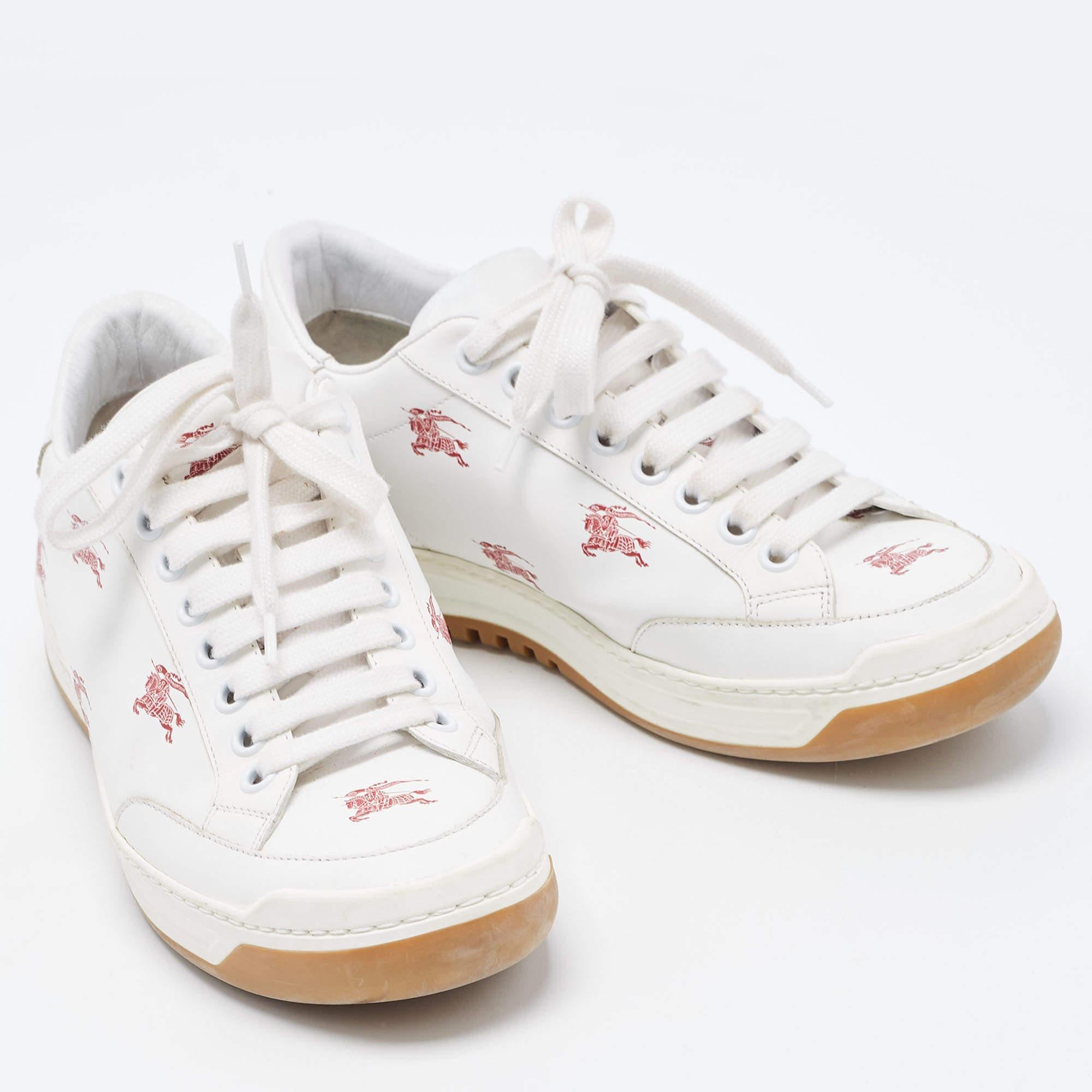 Burberry White Leather Timsbury Low Top Sneakers Size 35 In Good Condition In Dubai, Al Qouz 2