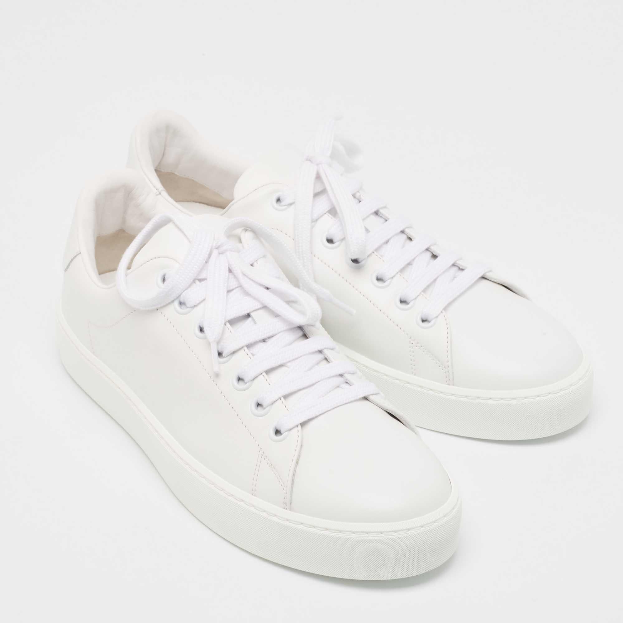 Burberry White Leather Westford Low Top Sneakers Size 39.5 In Excellent Condition In Dubai, Al Qouz 2