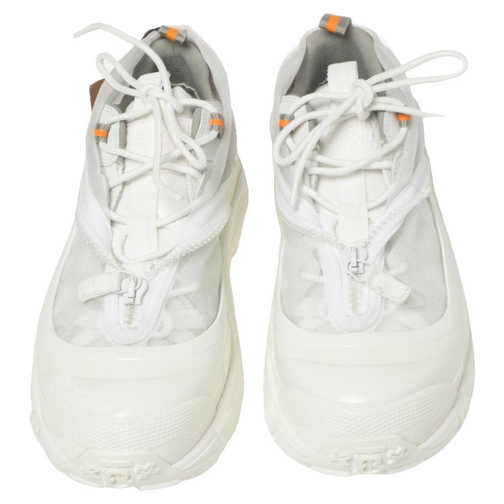 These Arthur sneakers are ideal to add a luxe twist to your outfits. Crafted from mesh and rubber, this stylish white pair by Burberry is a mark of luxury. They feature a lace-up front with zip detail, logos on the heels, a chunky silhouette, and