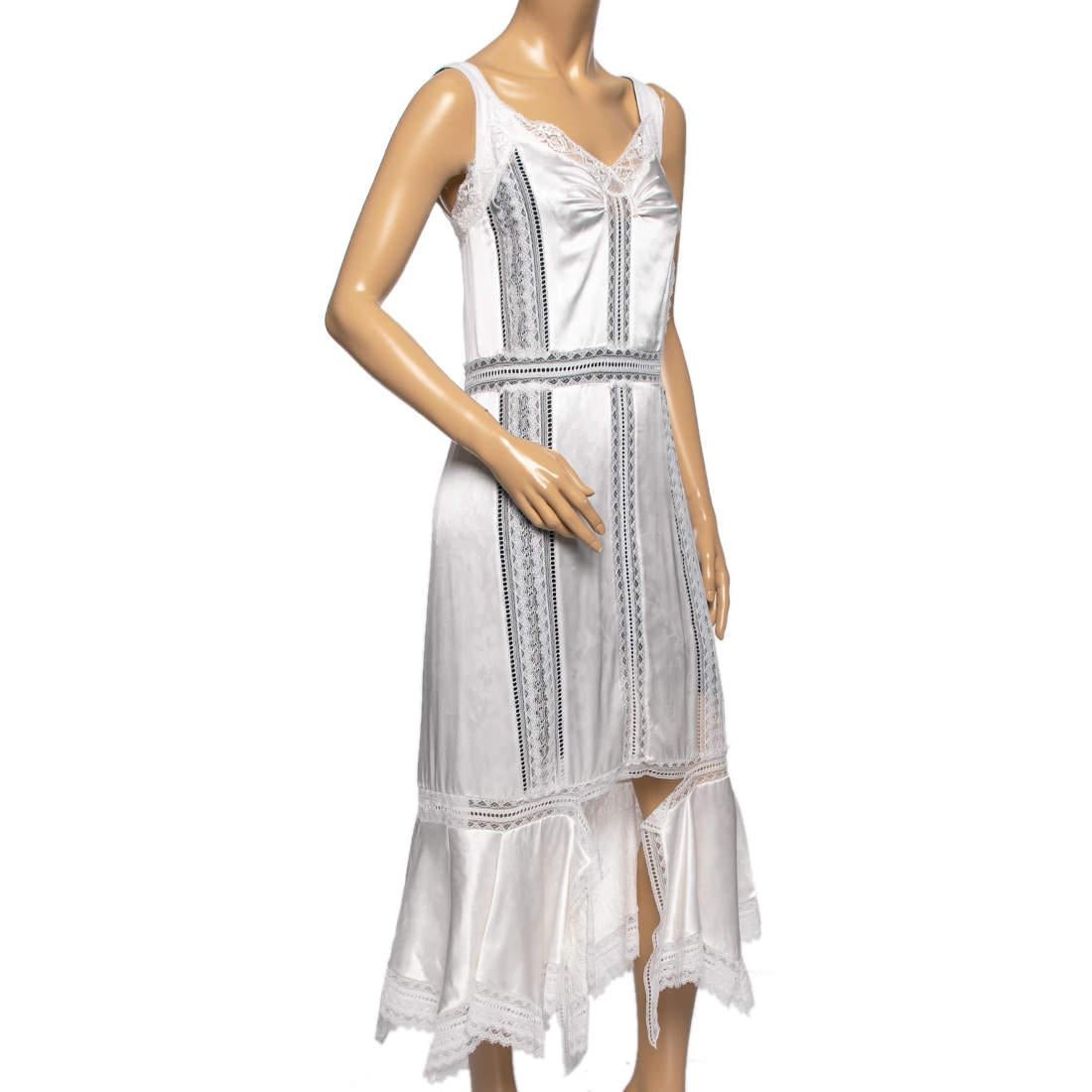 Burberry White Satin & Lace Paneled Slip Dress XS In New Condition For Sale In Dubai, Al Qouz 2