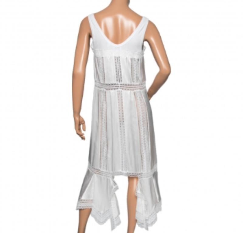 Burberry Weißes ärmelloses Slip-Kleid aus Satin, Seide und Chantilly-Spitze S (Grau) im Angebot