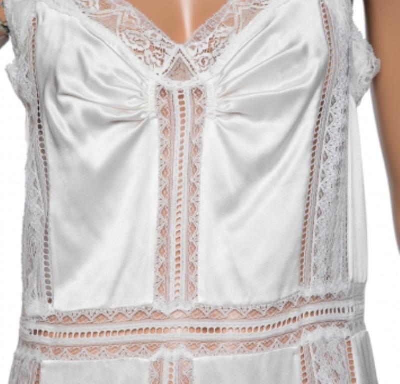 Burberry Weißes ärmelloses Slip-Kleid aus Satin, Seide und Chantilly-Spitze S im Zustand „Gut“ im Angebot in Dubai, Al Qouz 2