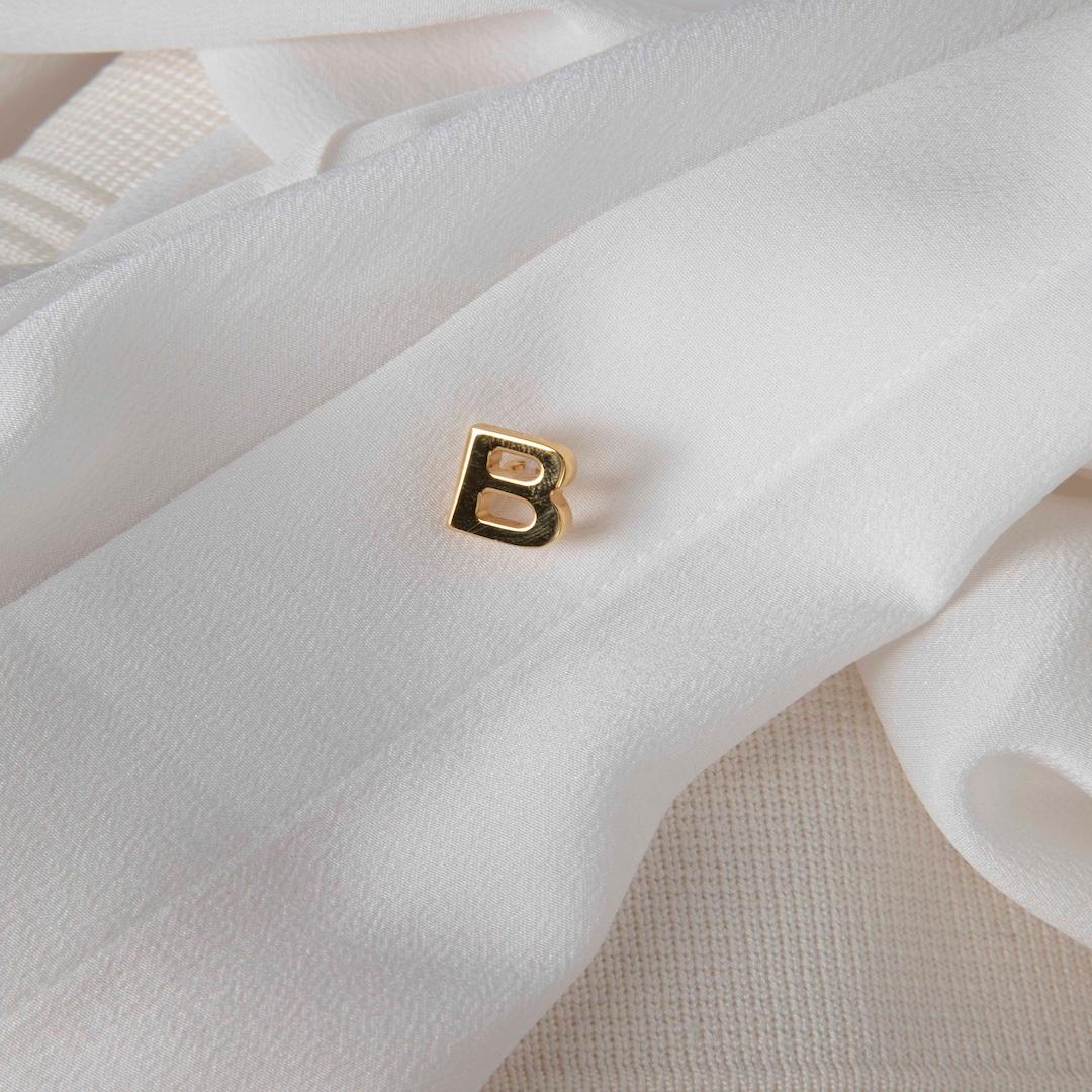 Burberry White Silk Cut Out Shirt Size XS In New Condition In London, GB