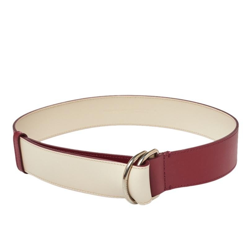 Add a refined twist to your attire with this reversible belt from Burberry that features hues in wine red and ivory. Made from durable leather, this belt comes with complementing silver-tone D-ring buckles engraved with the brand