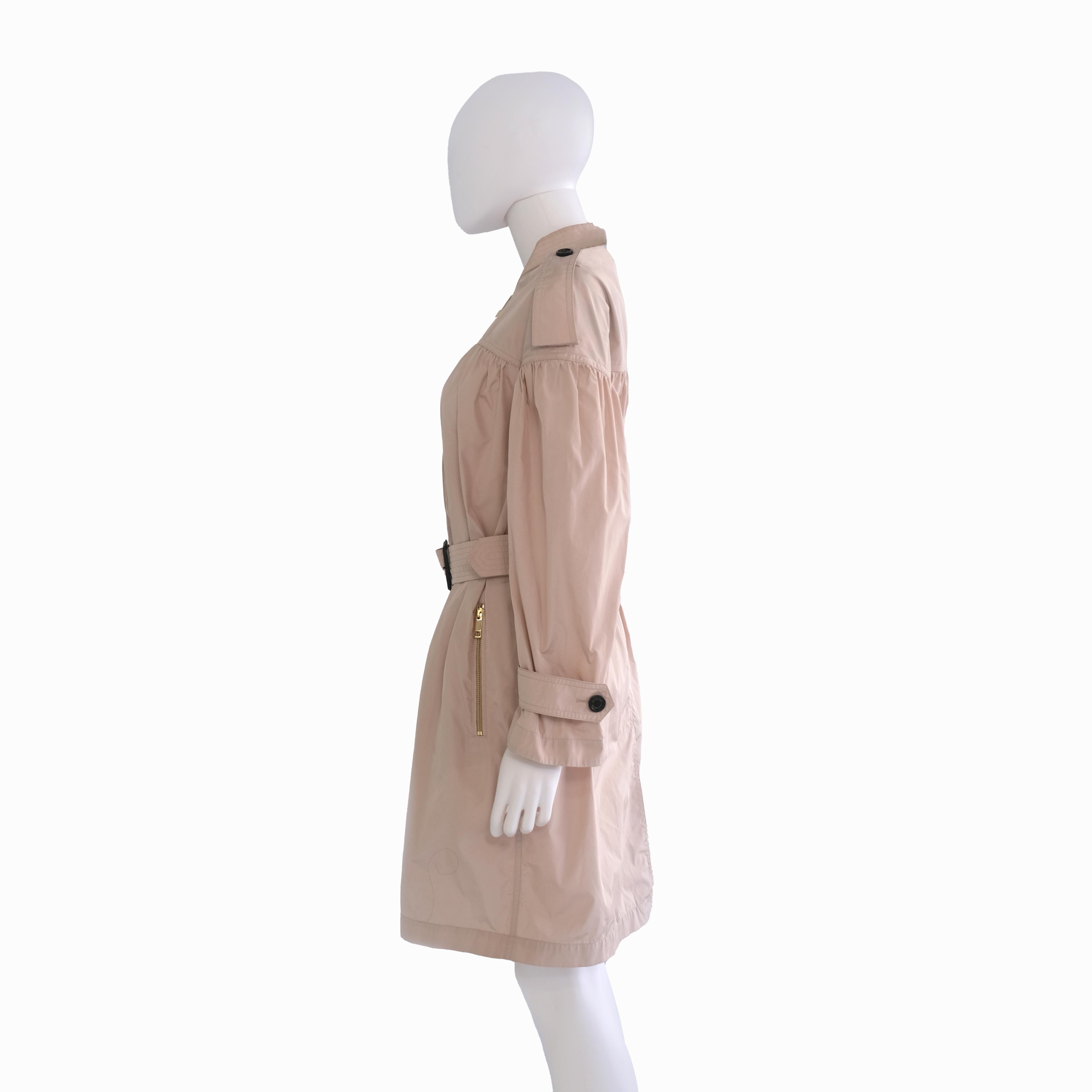 BURBERRY Women's Light Pink  Belted  Light Weight  Raincoat Small In Good Condition For Sale In Montreal, Quebec