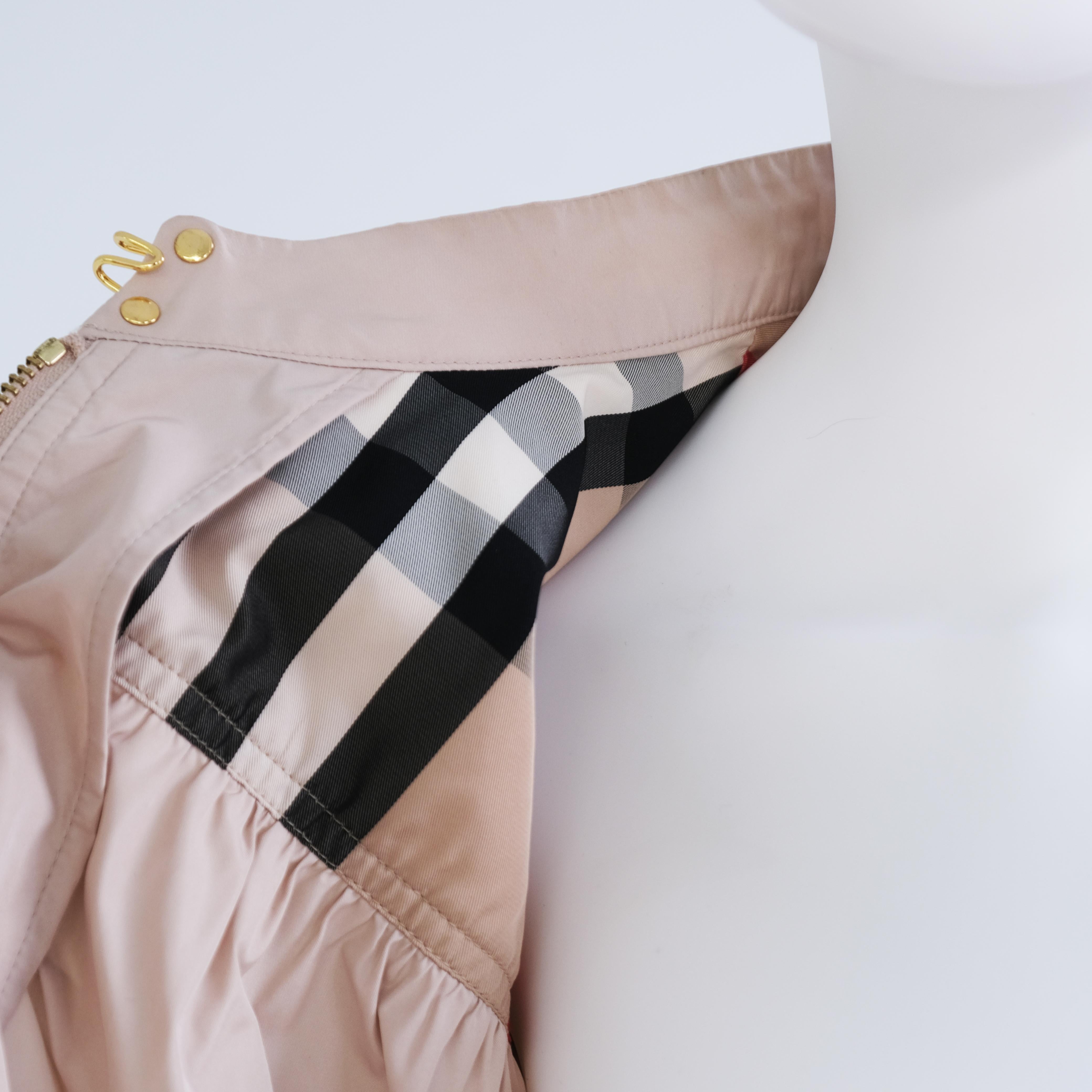 BURBERRY Women's Light Pink  Belted  Light Weight  Raincoat Small For Sale 2