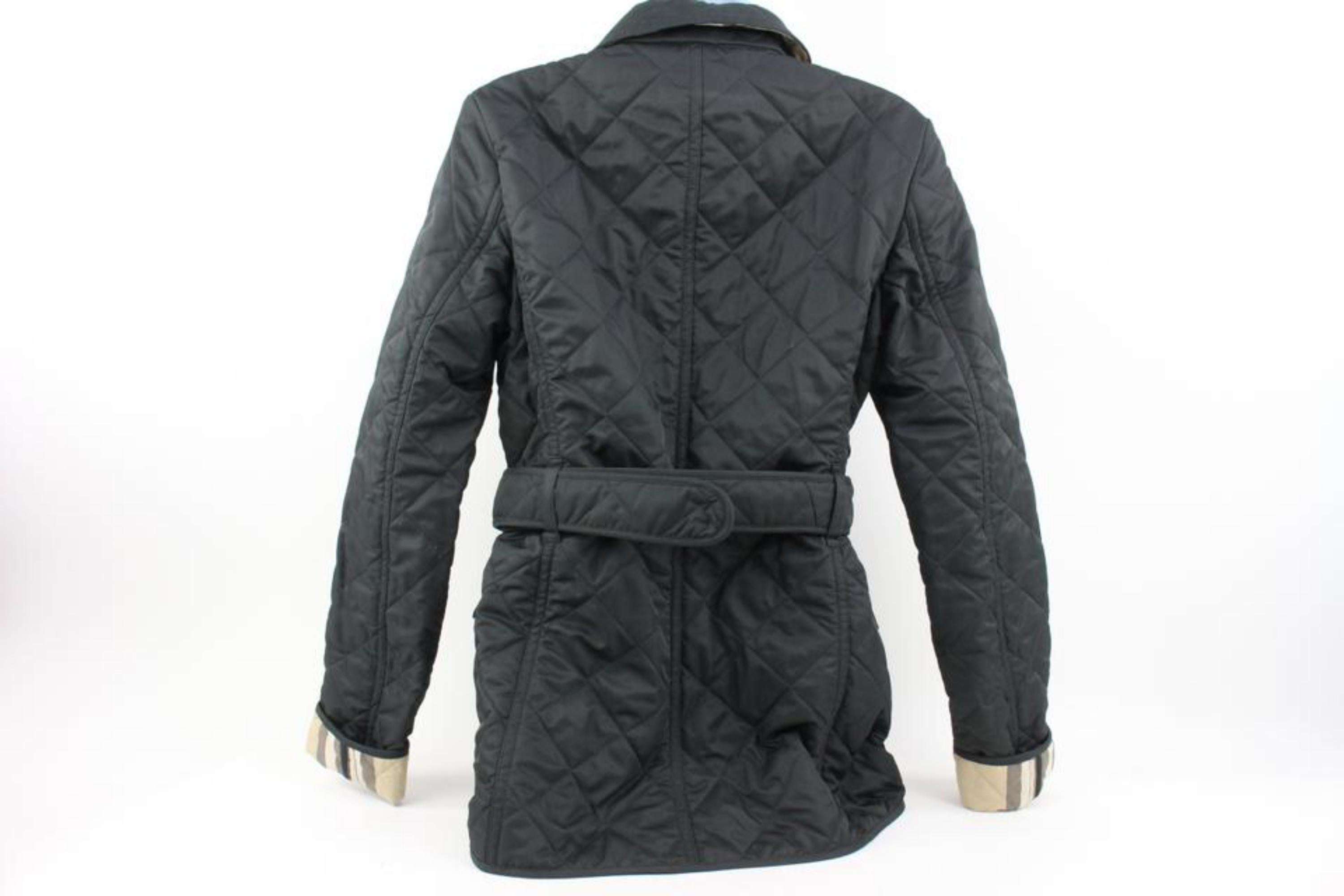 Burberry Women's Small Black Quilted Nova Check Belted Jacket 120b33 In Excellent Condition For Sale In Dix hills, NY