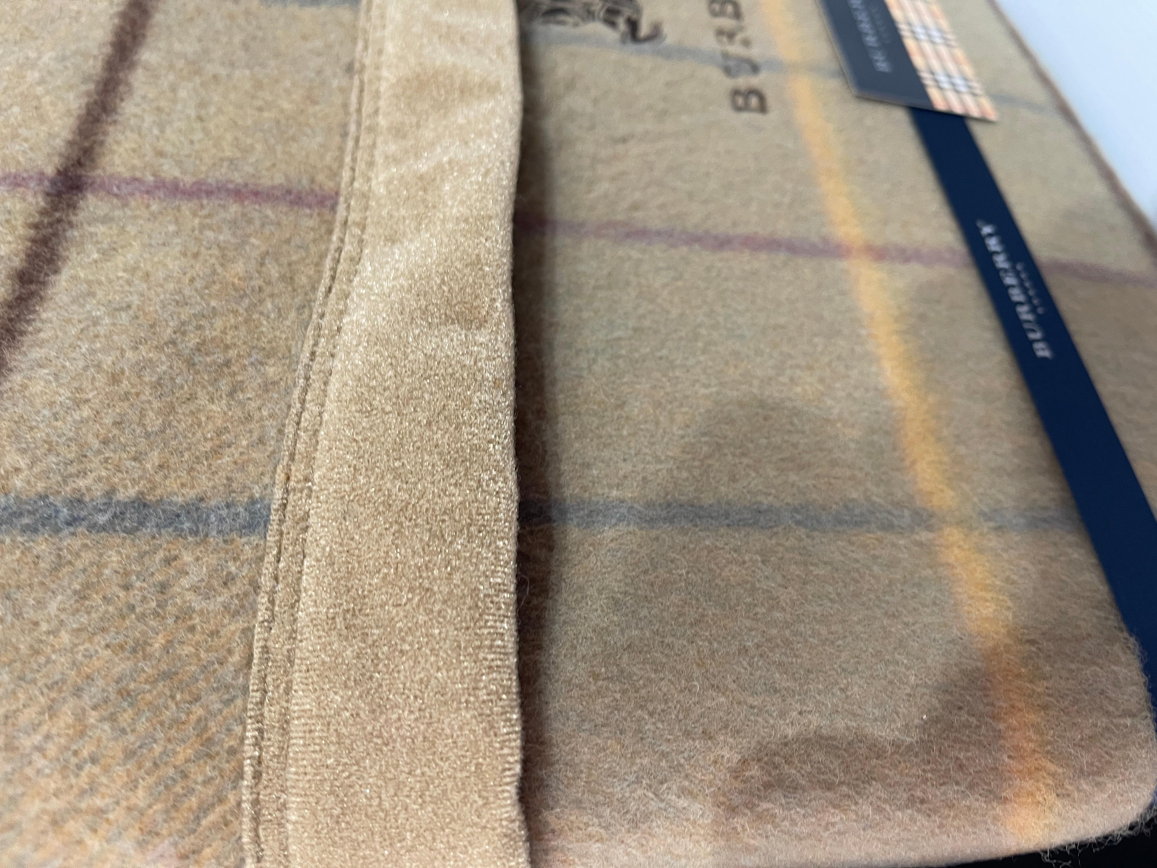 Burberry Wool Blanket

140cm X 200cm

Box included