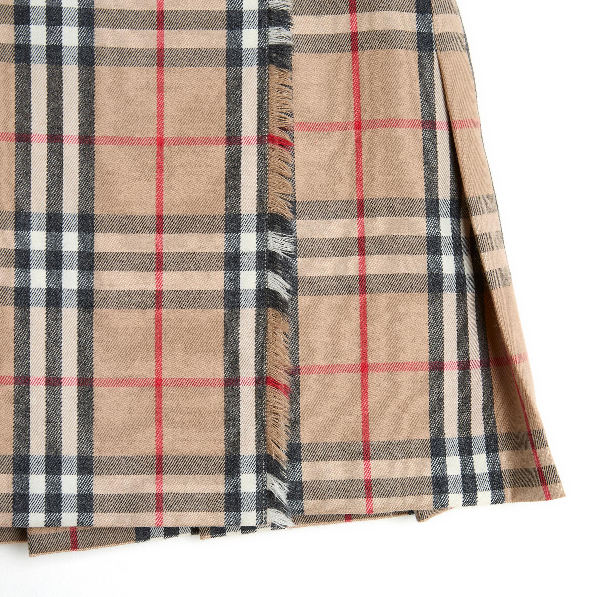 Burberry Wool Classic Check mini skirt EU36 UK6 US4 In Good Condition For Sale In PARIS, FR