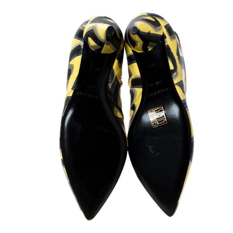 Burberry Yellow/Black Leather Wilsbeck Ankle Boots Size 36.5 In New Condition In Dubai, Al Qouz 2