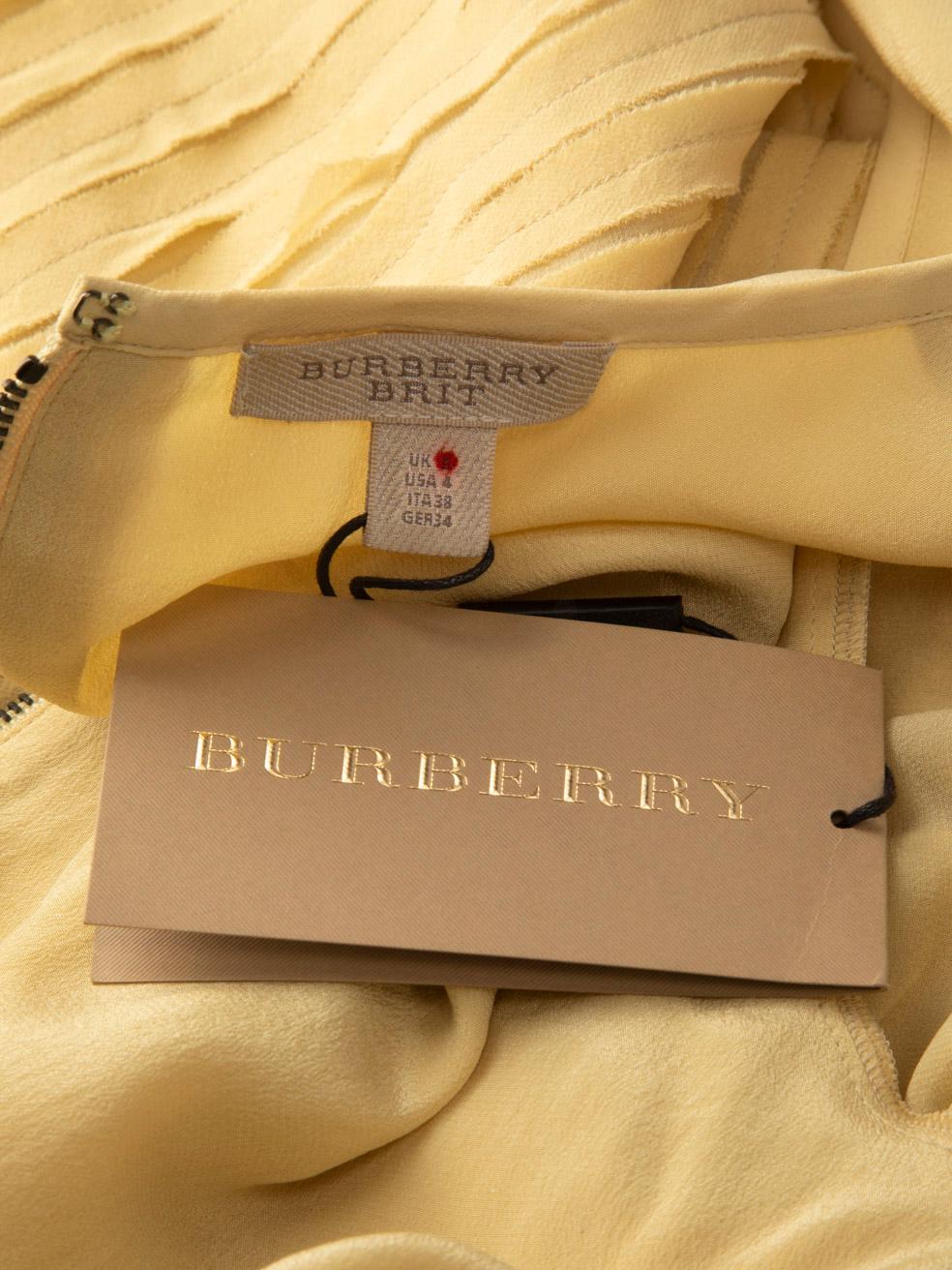 Burberry Gelbes getäfeltes Kleid mit kurzen Ärmeln Größe XS im Angebot 4
