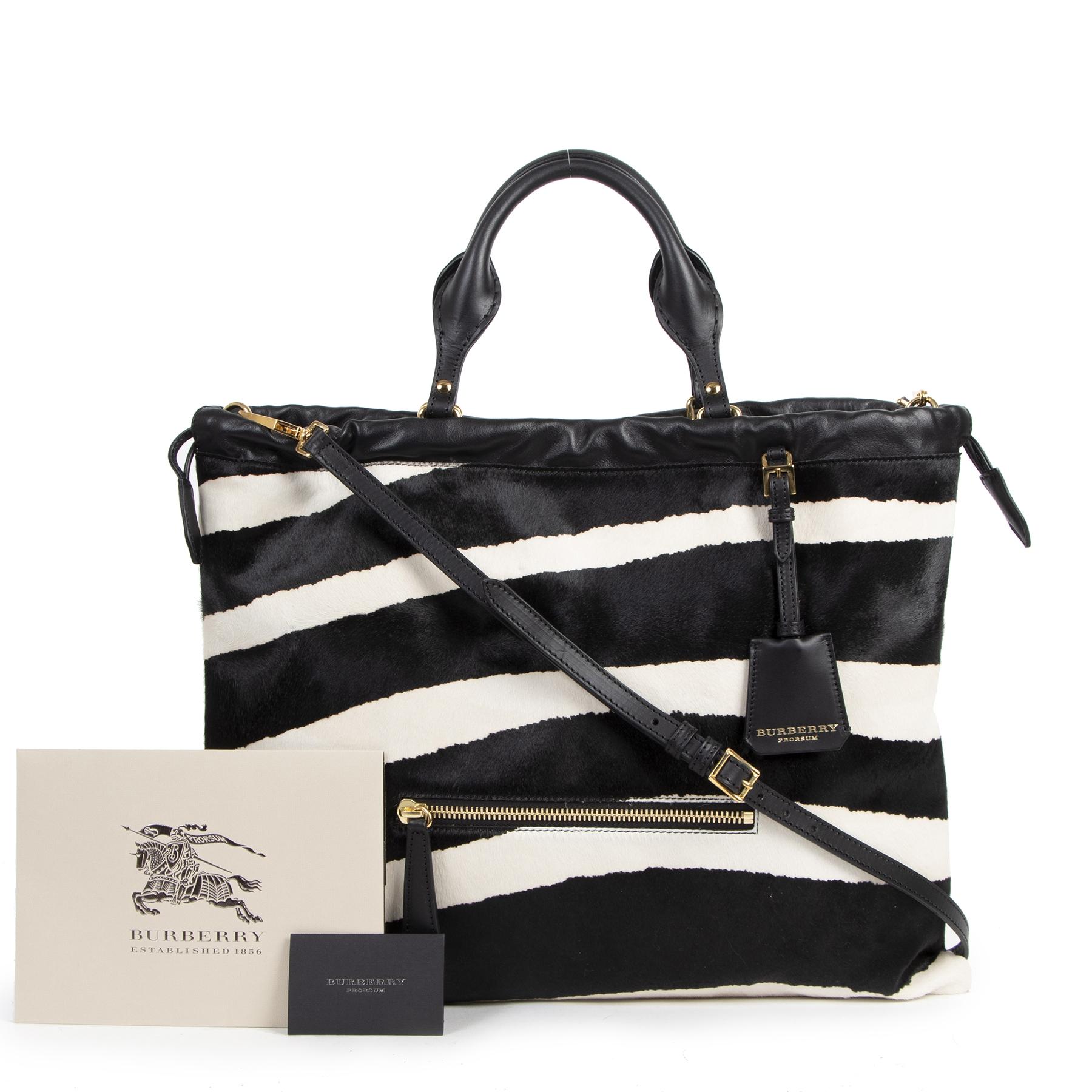 Very good preloved condition.

Burberry Zebra The Crush Bag

Stand out with this excentric zebra striped bag by Burberry. Its exterior is crafted out of calfhair which makes the bag soft to the touch. It features black leather handles, details and