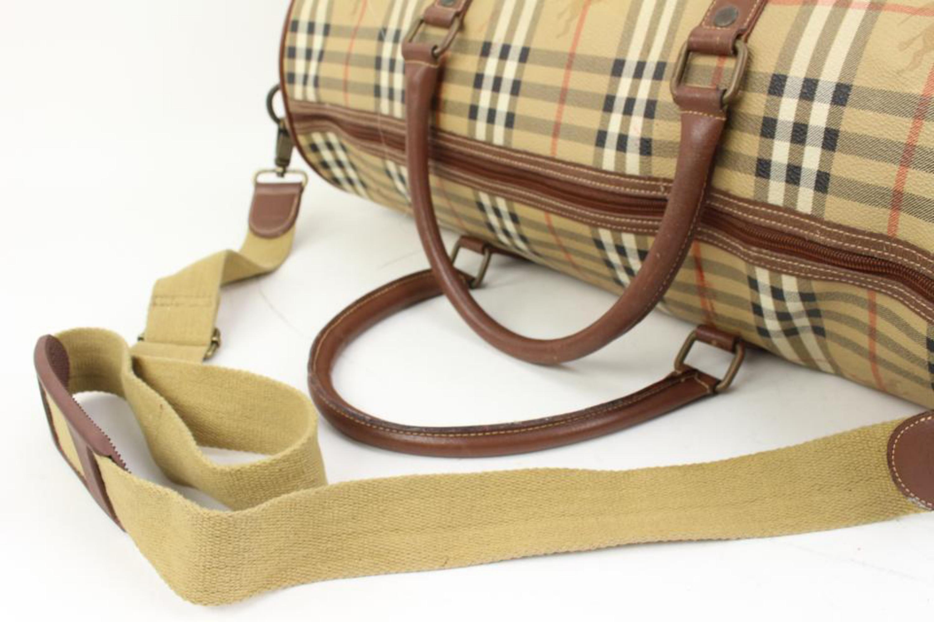 Burberrys Beige Nova Check Boston Duffle Travel Bag with Strap 48b57 In Good Condition In Dix hills, NY