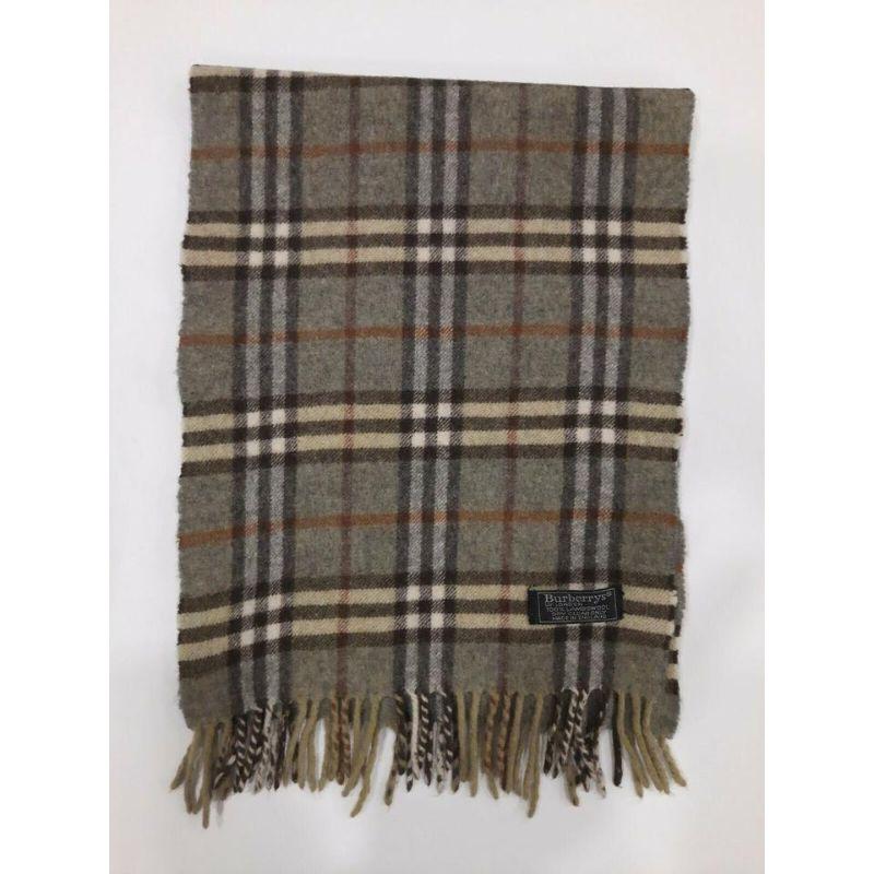 Burberrys Green Grey Nova Check Classic Scarf 862741 In Good Condition In Dix hills, NY