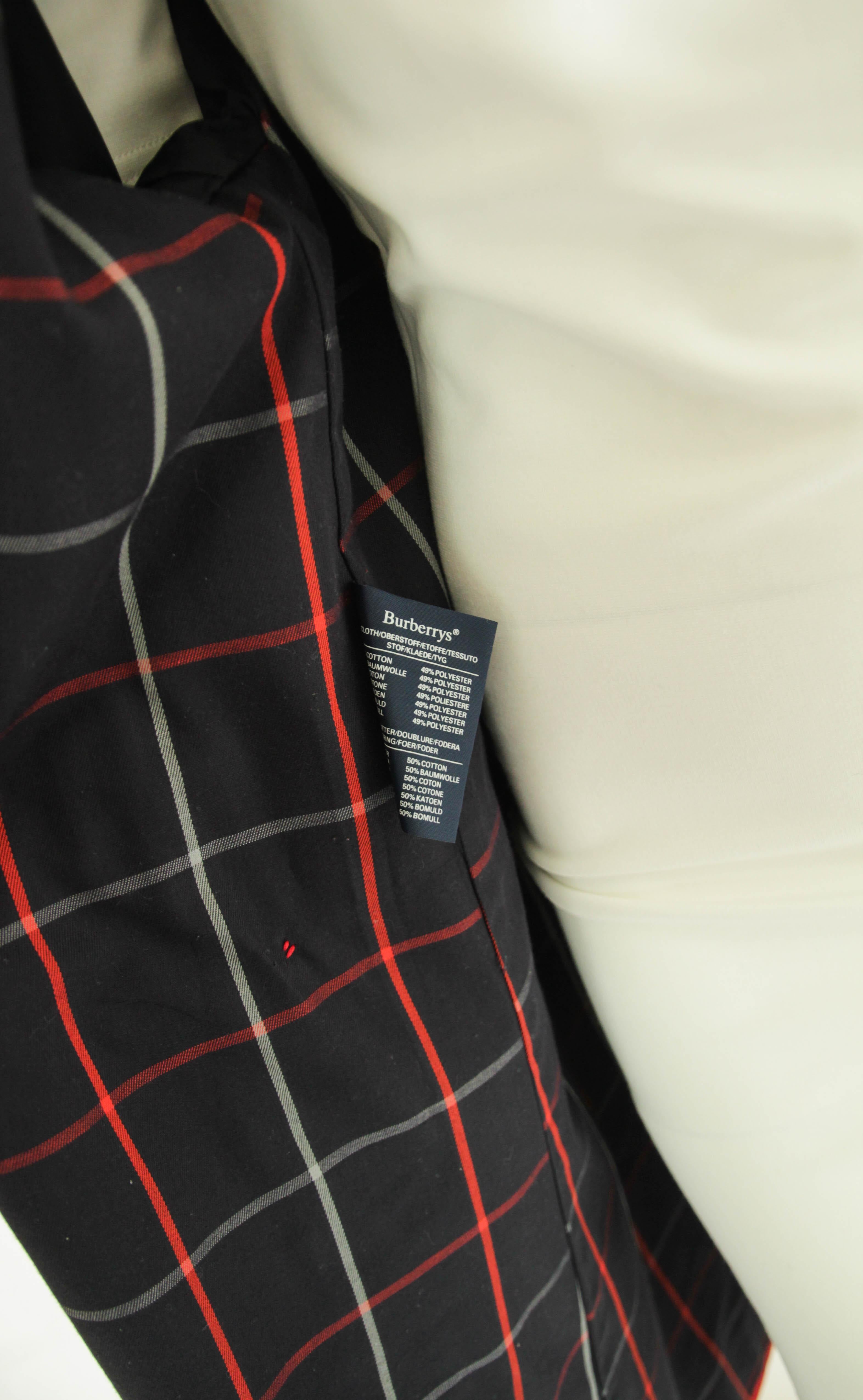 BURBERRY'S London Cherry Red Nova Plaid Trench Cotton Double Breasted 1980s For Sale 7