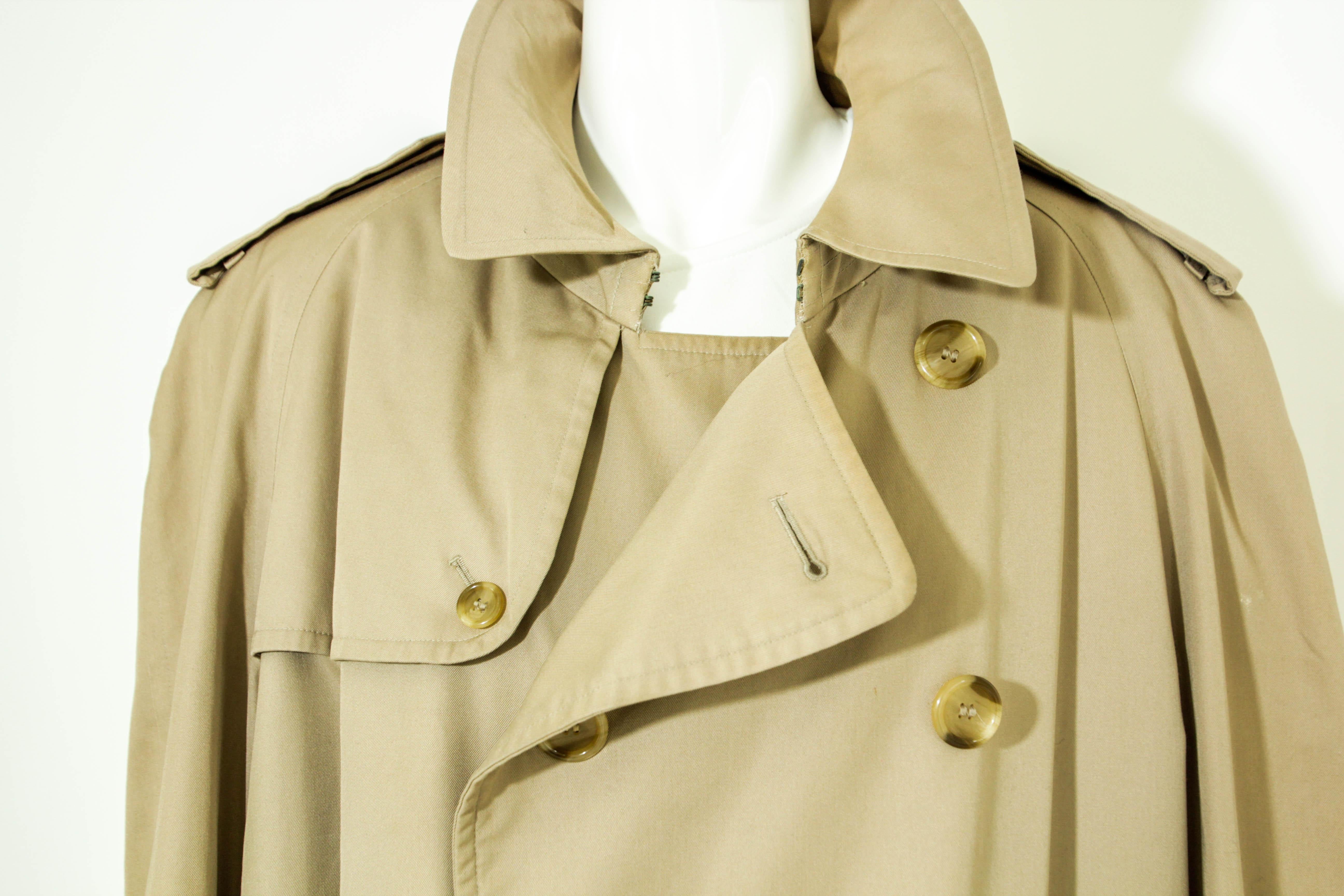 BURBERRY'S London Mens Belted Trench Coat Tan Sz 48 circa 1980 In Good Condition For Sale In North Hollywood, CA