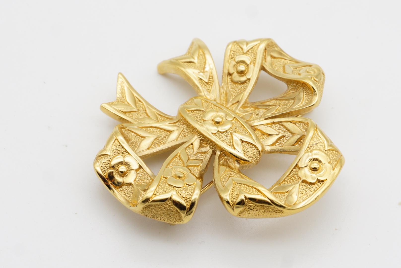 Burberrys London Vintage 1990s Large Bow Ribbon Relief Flower Leaf Gold Brooch For Sale 5