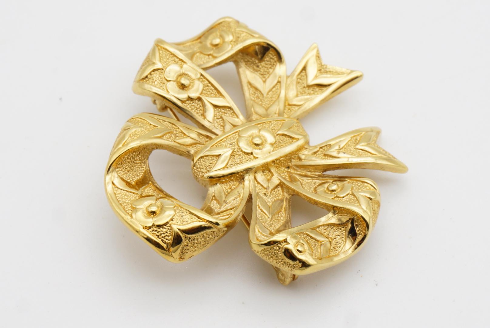 Burberrys London Vintage 1990s Large Bow Ribbon Relief Flower Leaf Gold Brooch For Sale 6