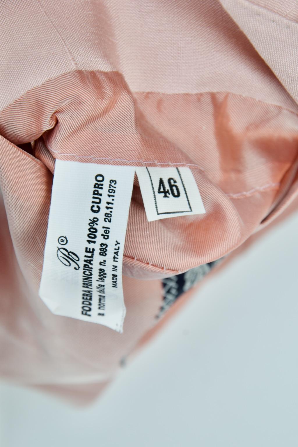 Blazer di seta rosa di Burberry in vendita 4