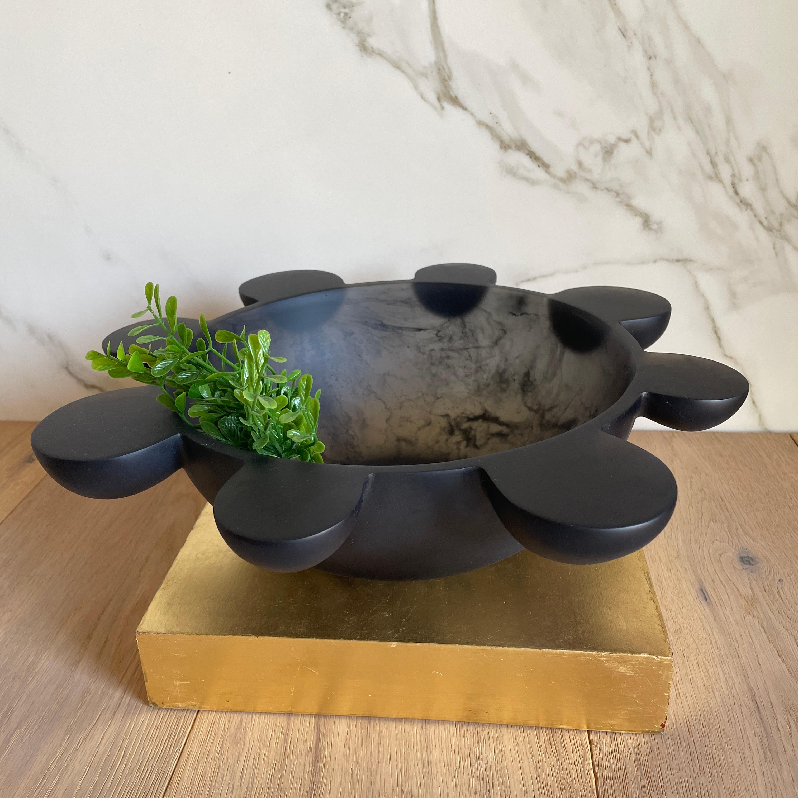 Cuenco Burbuja de resina jaspeada ahumada y negra by Paola Valle Moderno en venta