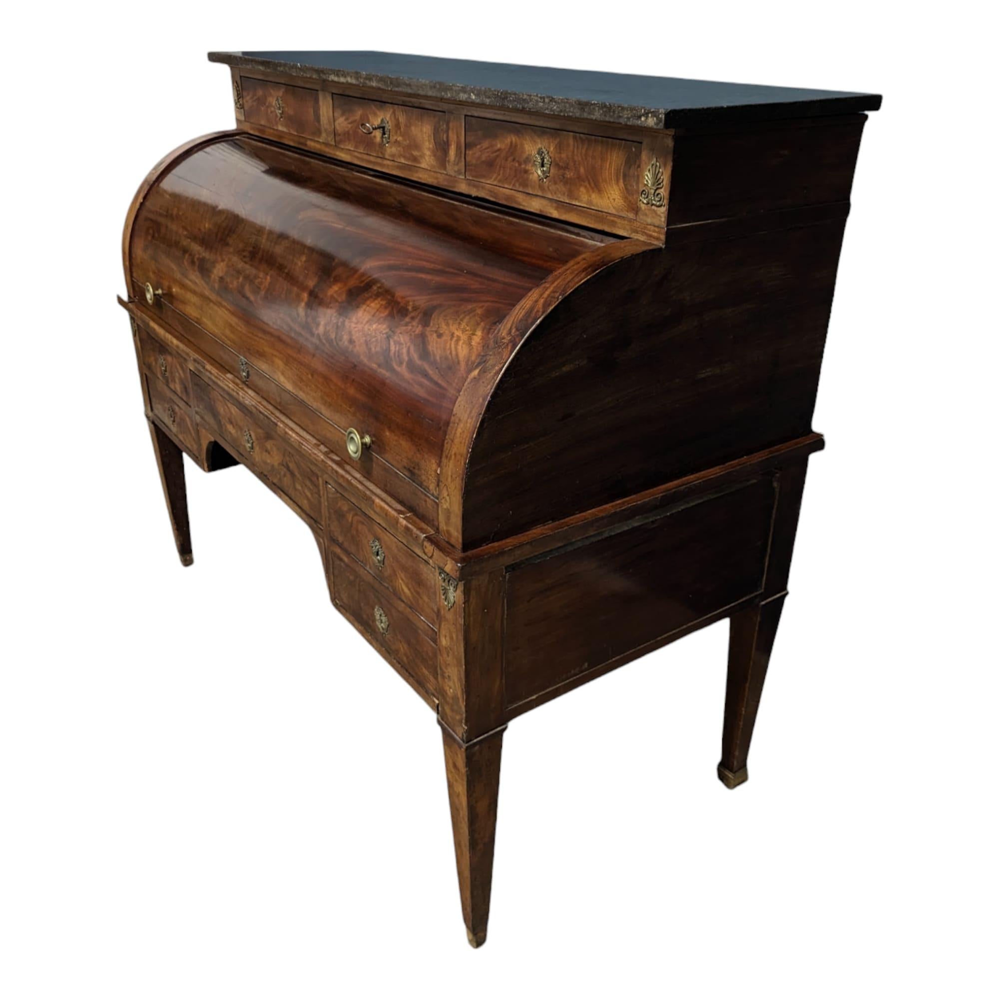 French 18th Century Louis XVI Style Mahogany Desk  For Sale 5