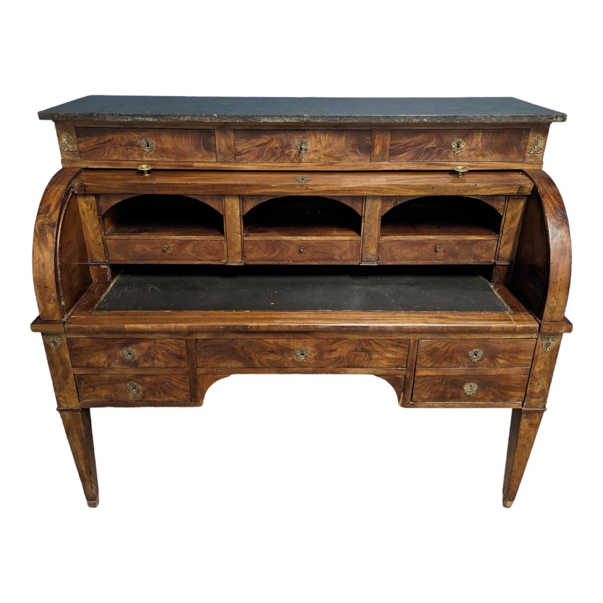 French 18th Century Louis XVI Style Mahogany Desk  For Sale 7