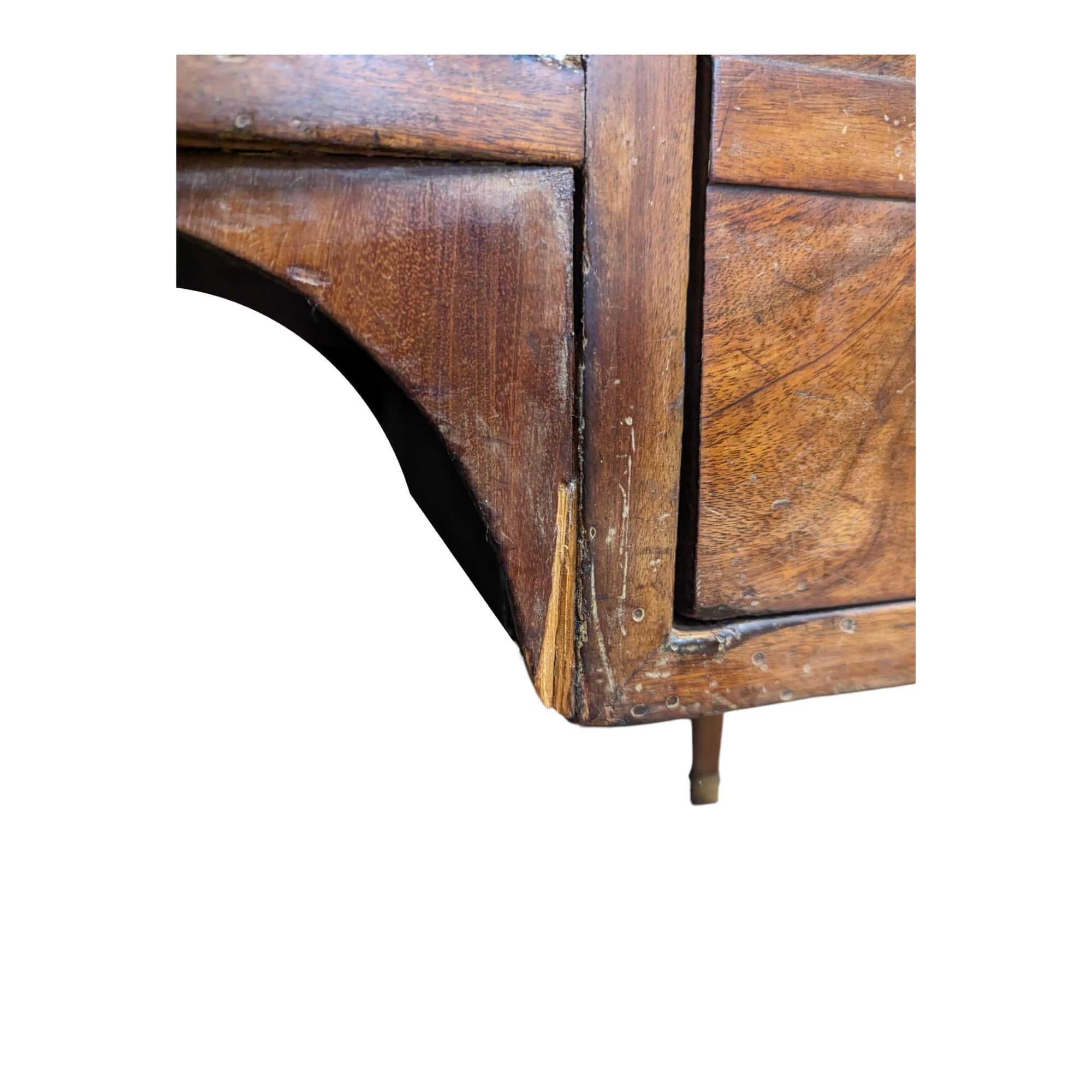 French 18th Century Louis XVI Style Mahogany Desk  For Sale 1