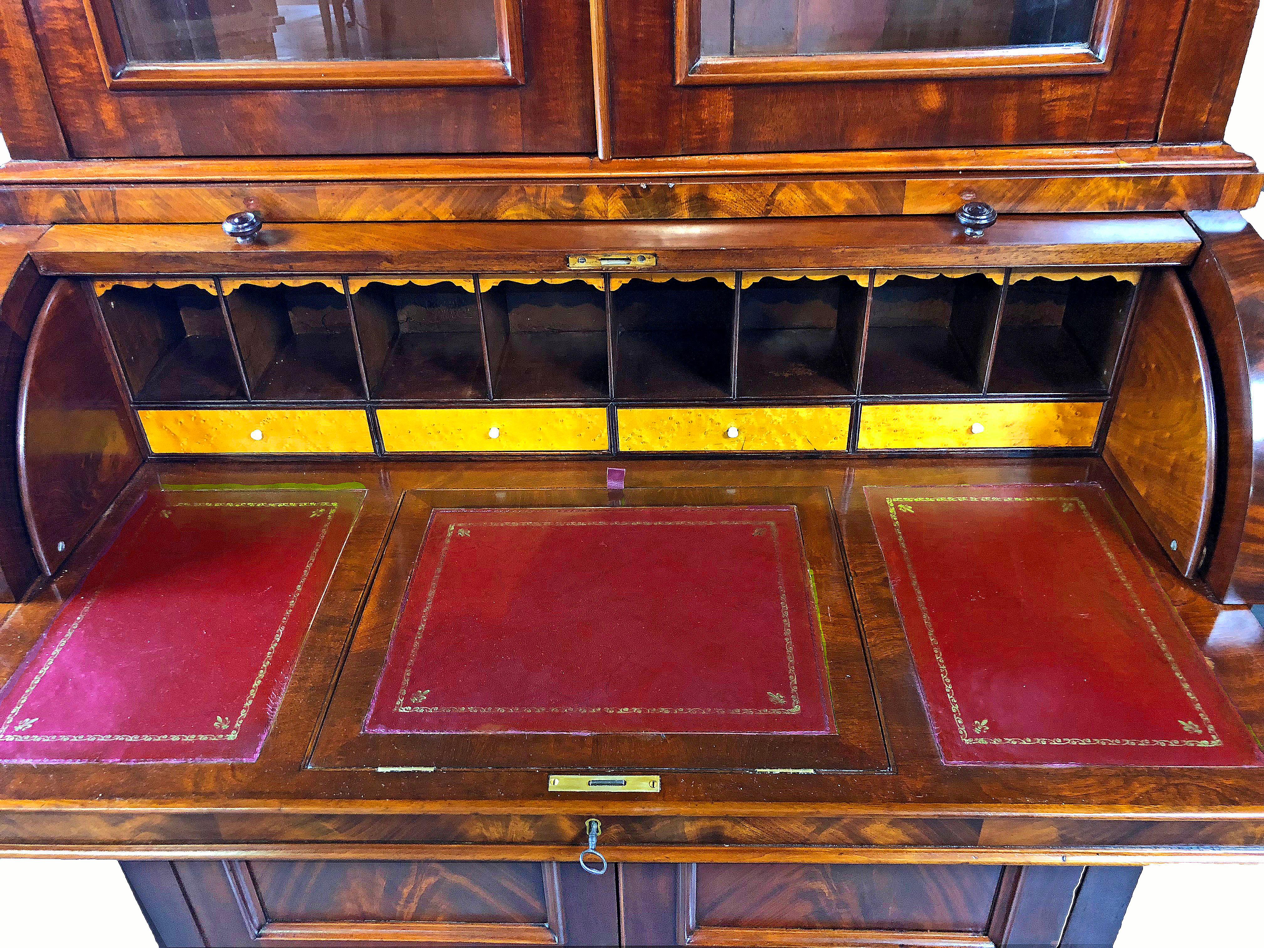 Victorian Bureau Bookcase Mid-Size 19th Century Cylinder Top Secretaire In Excellent Condition For Sale In Santander, ES