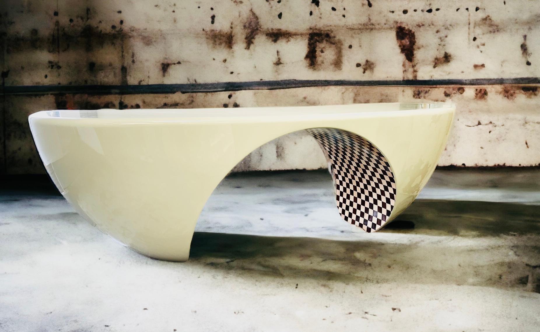 Bureau Bubble Elfenbeinfarbener Schreibtisch von Charly Bounan
Einzigartig
Abmessungen: T 72 x B 240 x H 75 cm. 
MATERIALIEN: Lack und Intarsienholz.

Charly Bounan ist ein Pariser Designer, der für seinen raffinierten kreativen Stil und den