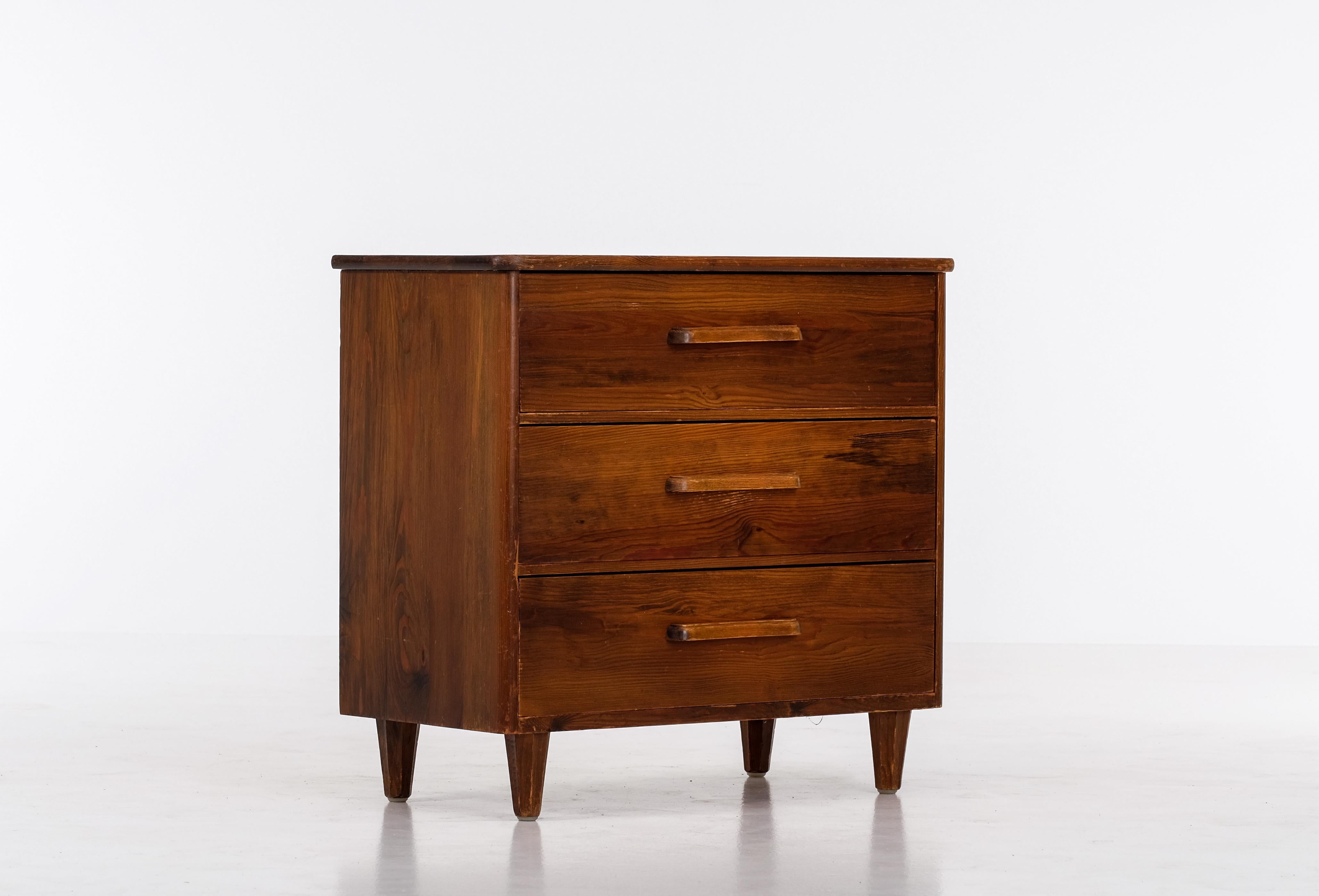 Swedish Bureau / Chest of Drawers in pine, Sweden, 1940s For Sale