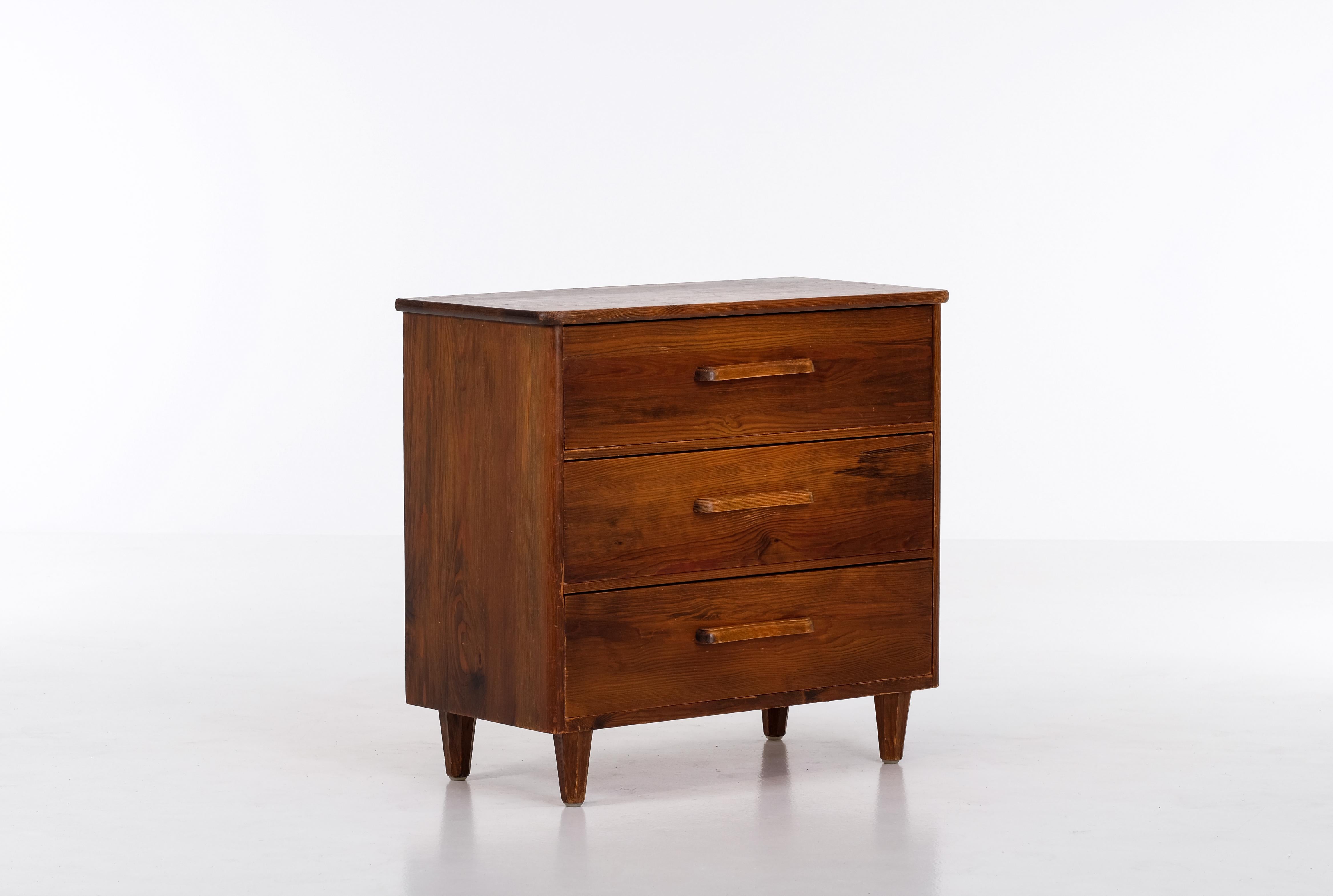 Mid-20th Century Bureau / Chest of Drawers in pine, Sweden, 1940s For Sale