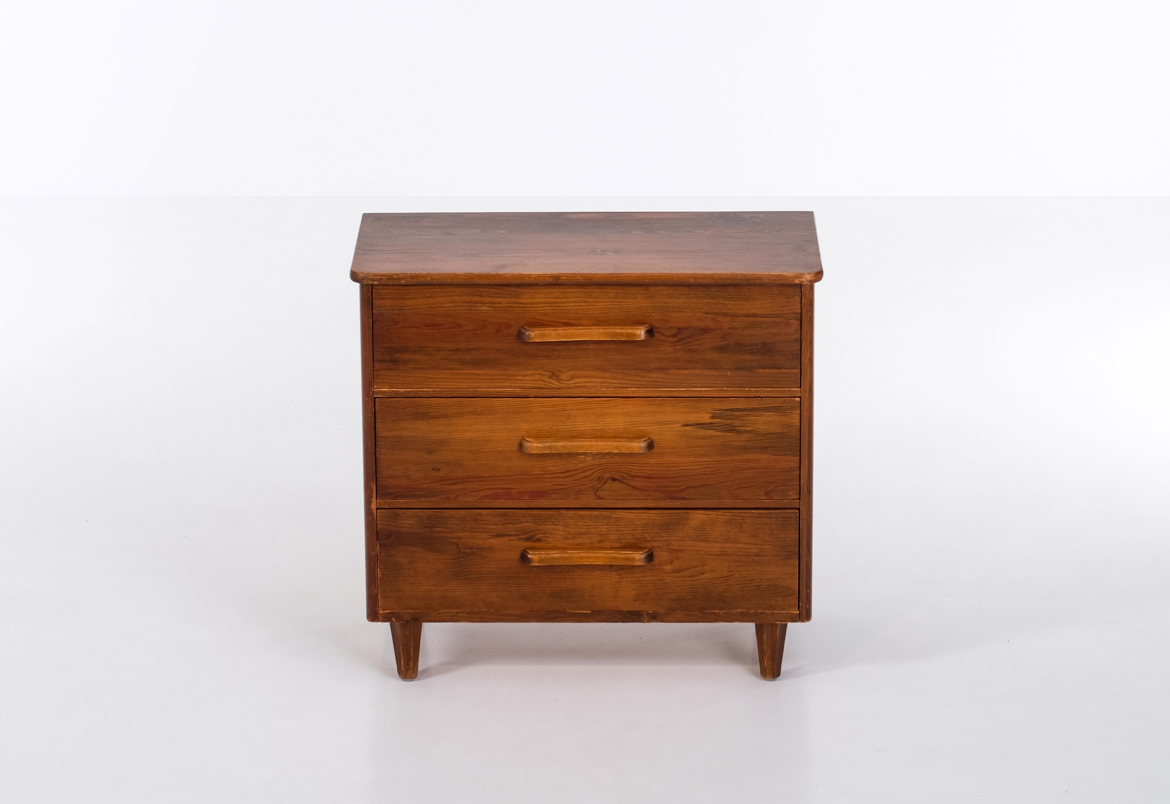 Pine Bureau / Chest of Drawers in pine, Sweden, 1940s For Sale