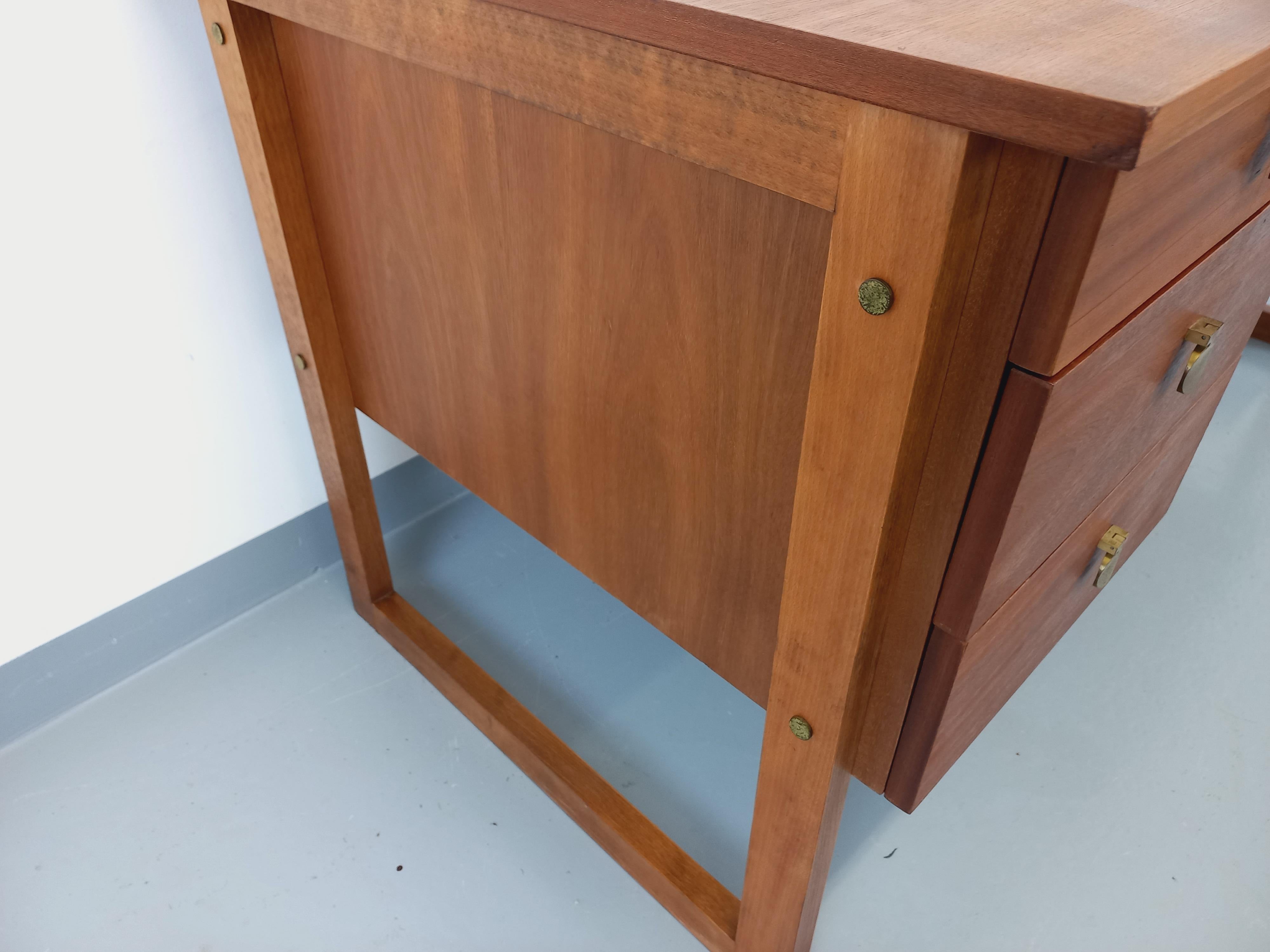 Ufficio di direzione double-face pieds traîneau stile scandinavo vintage en teck in vendita 8