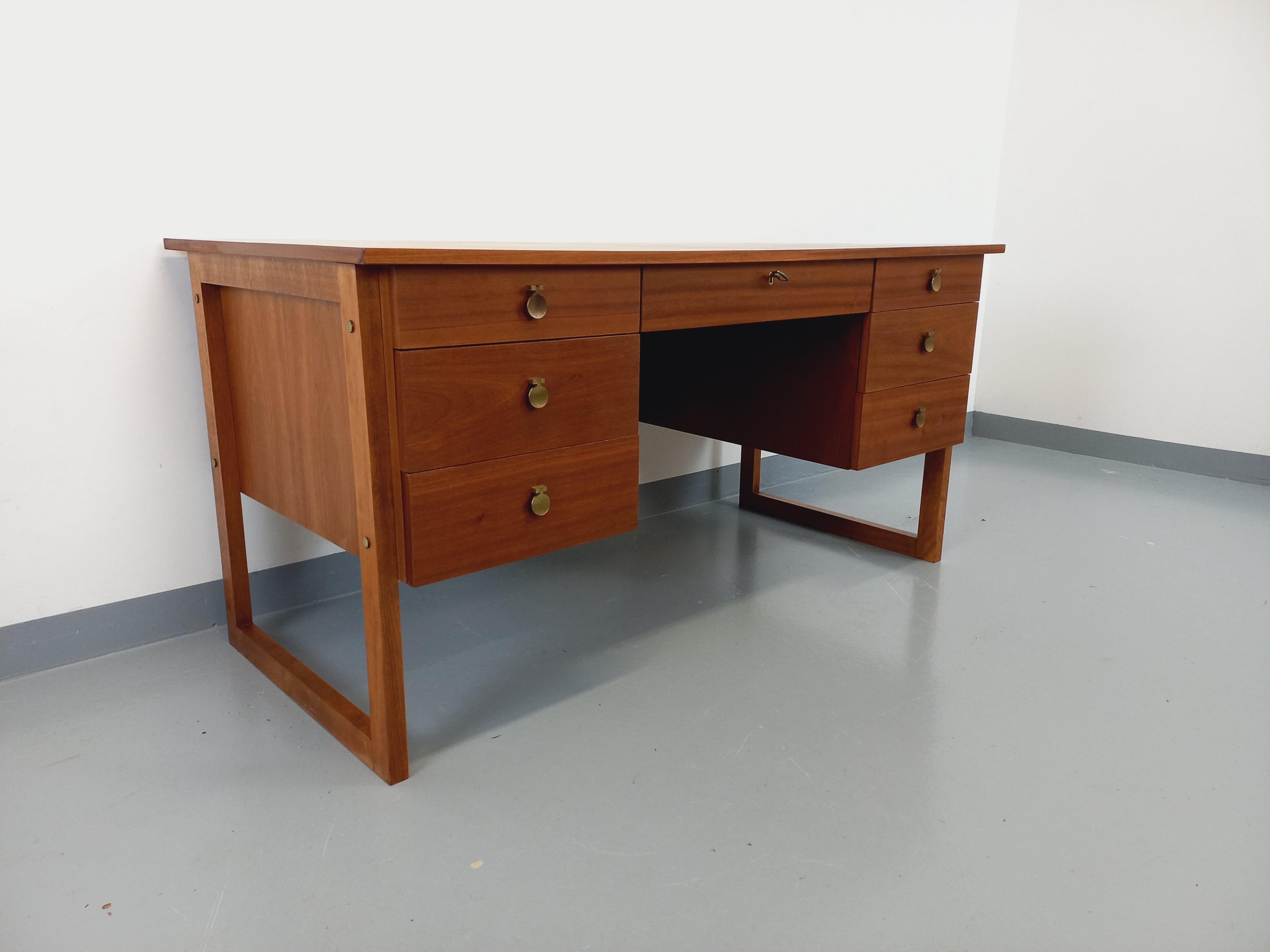 Ufficio di direzione double-face pieds traîneau stile scandinavo vintage en teck In condizioni buone in vendita a BESANÇON, FR