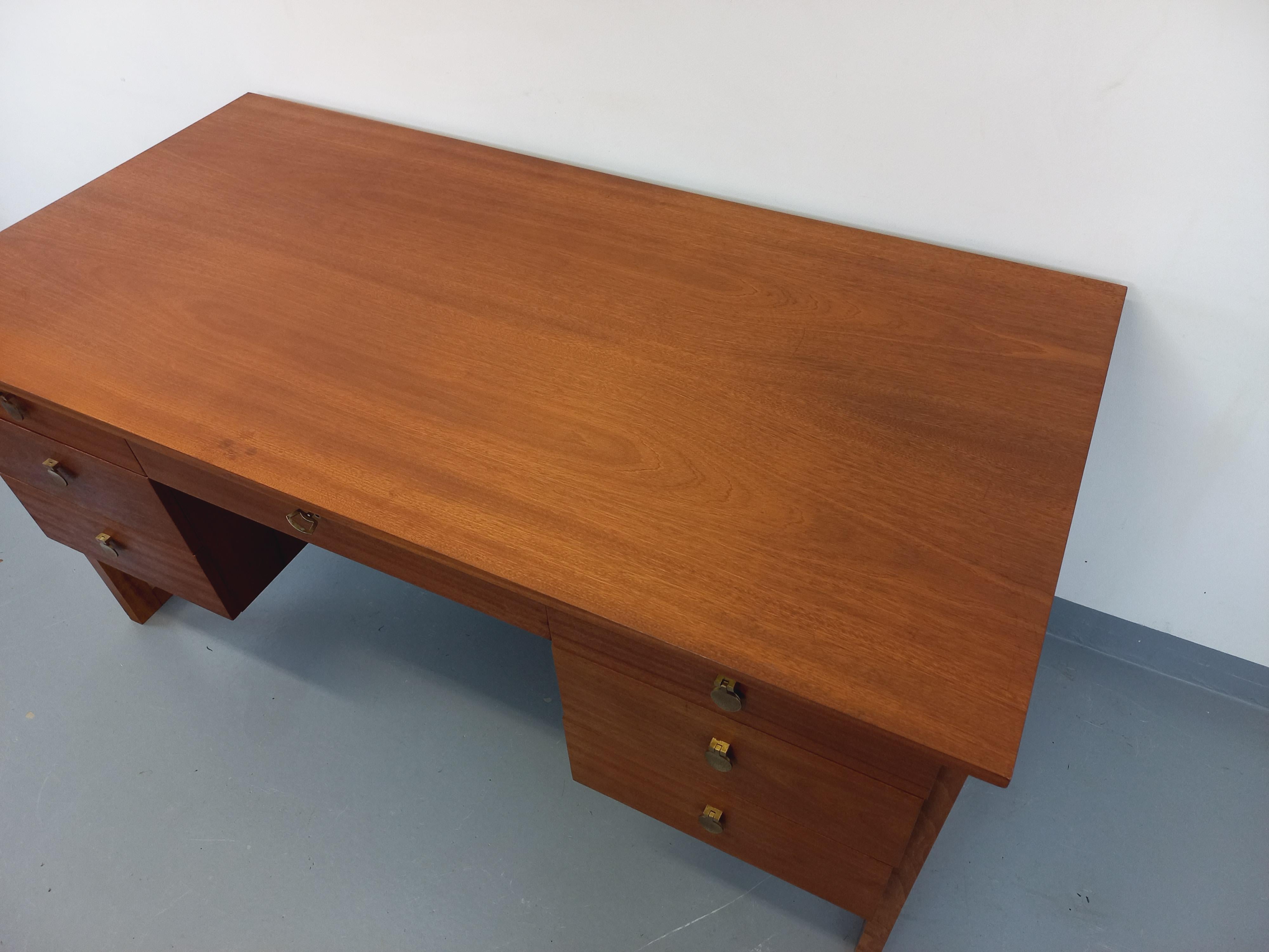 Teak Ufficio di direzione double-face pieds traîneau stile scandinavo vintage en teck in vendita